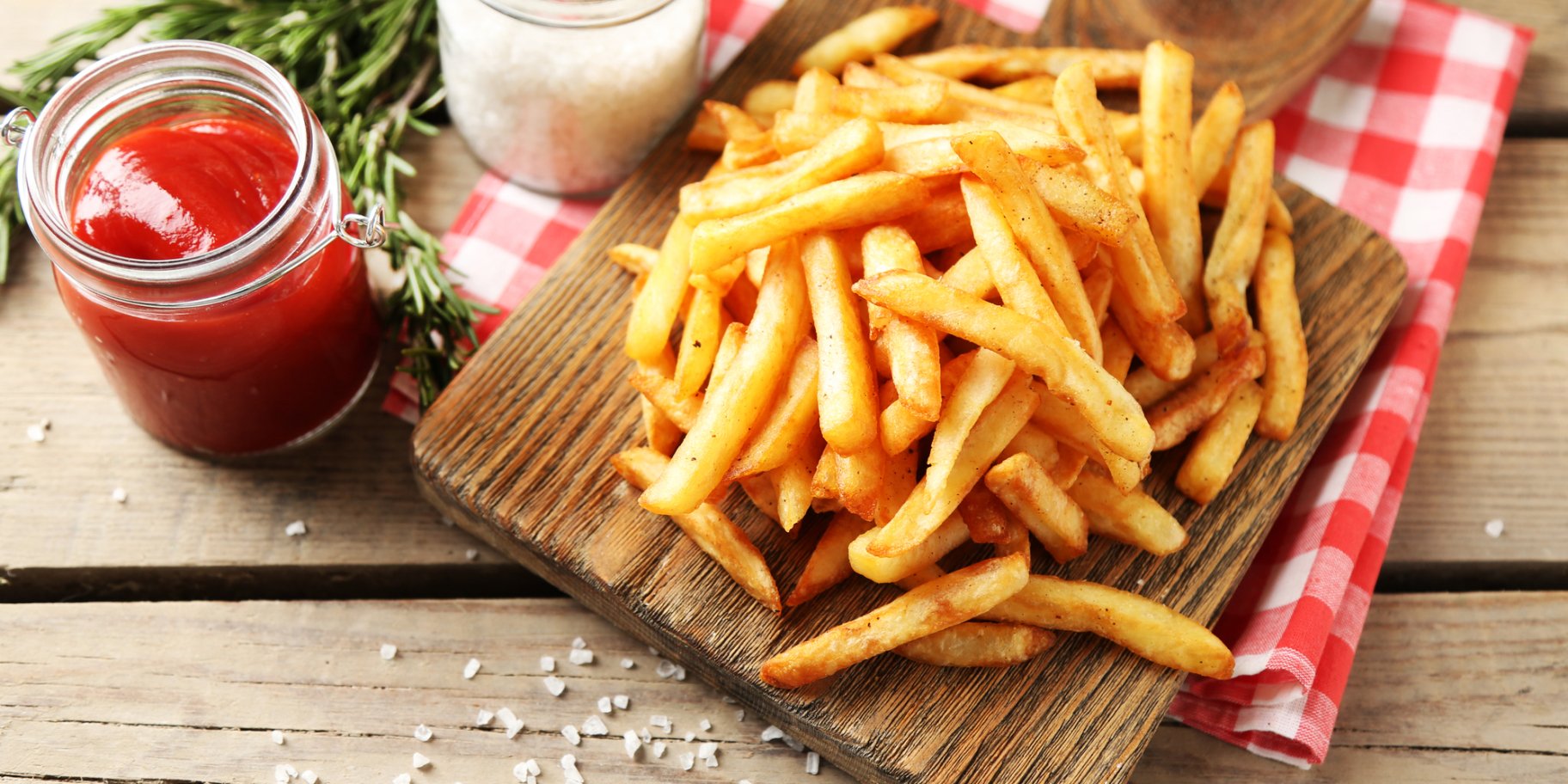 Картопля фрі з соусами
