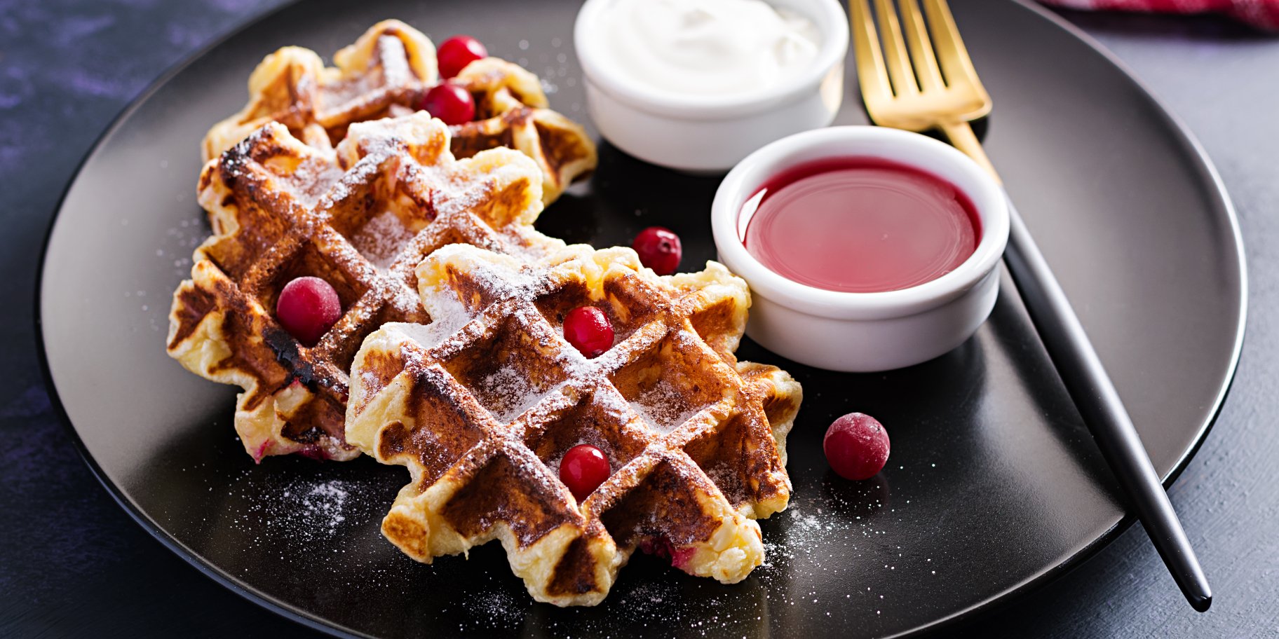 Бельгийские вафли с вишнями