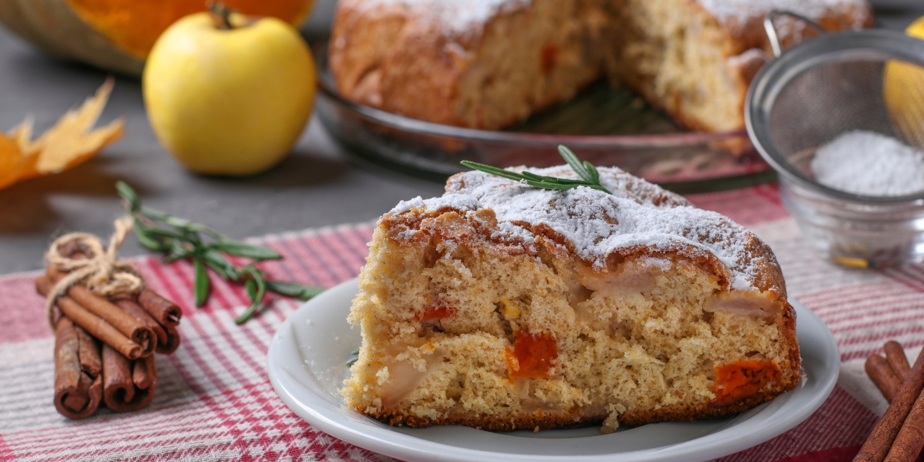 Шарлотка с яблоками и тыквой