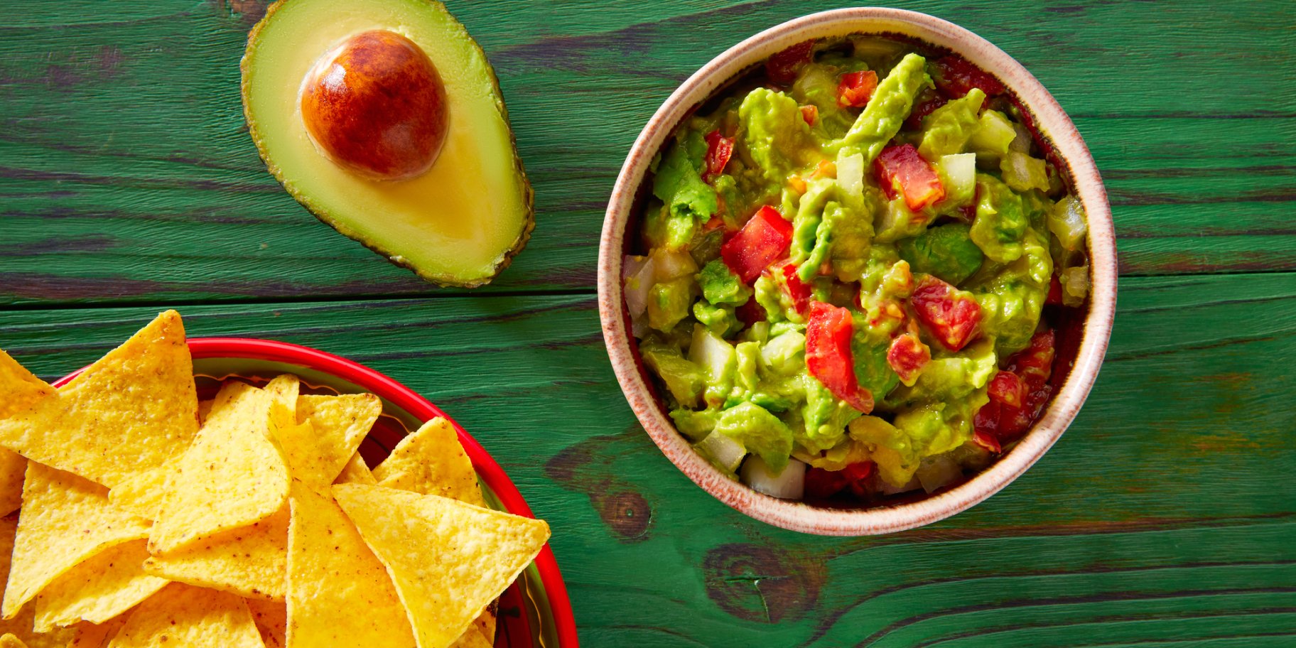 Сальса з персиками та авокадо