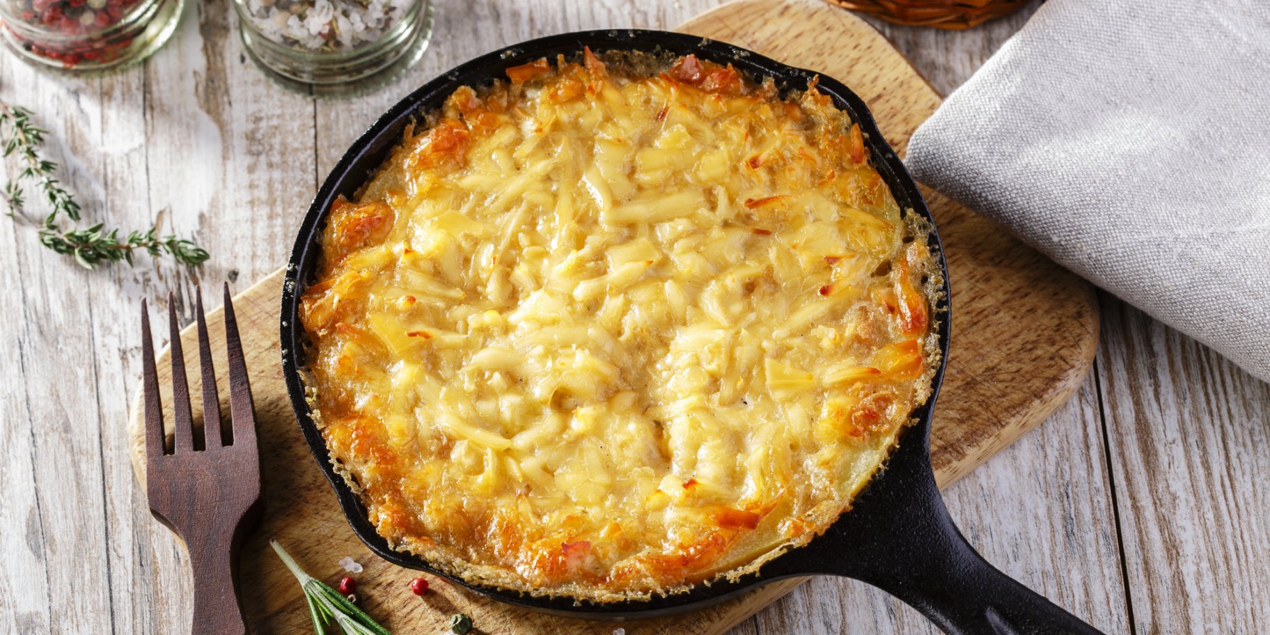 Картофельная запеканка в сковороде