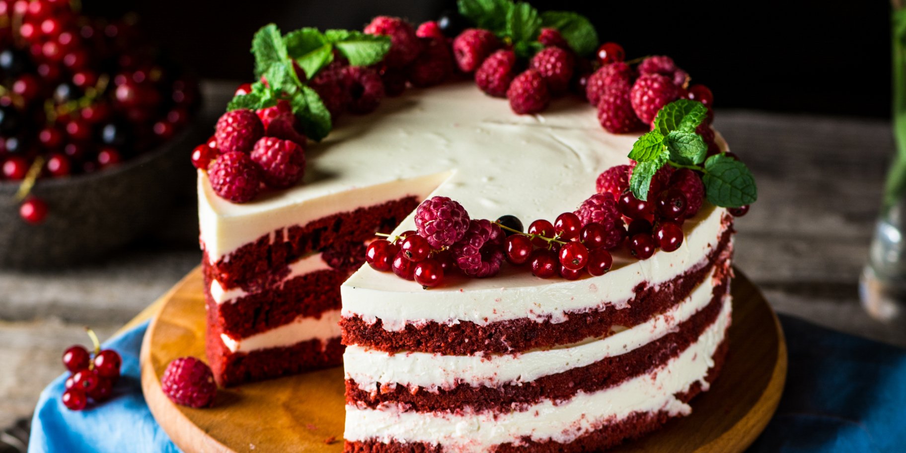 Торт «Червоний оксамит» з вишнею