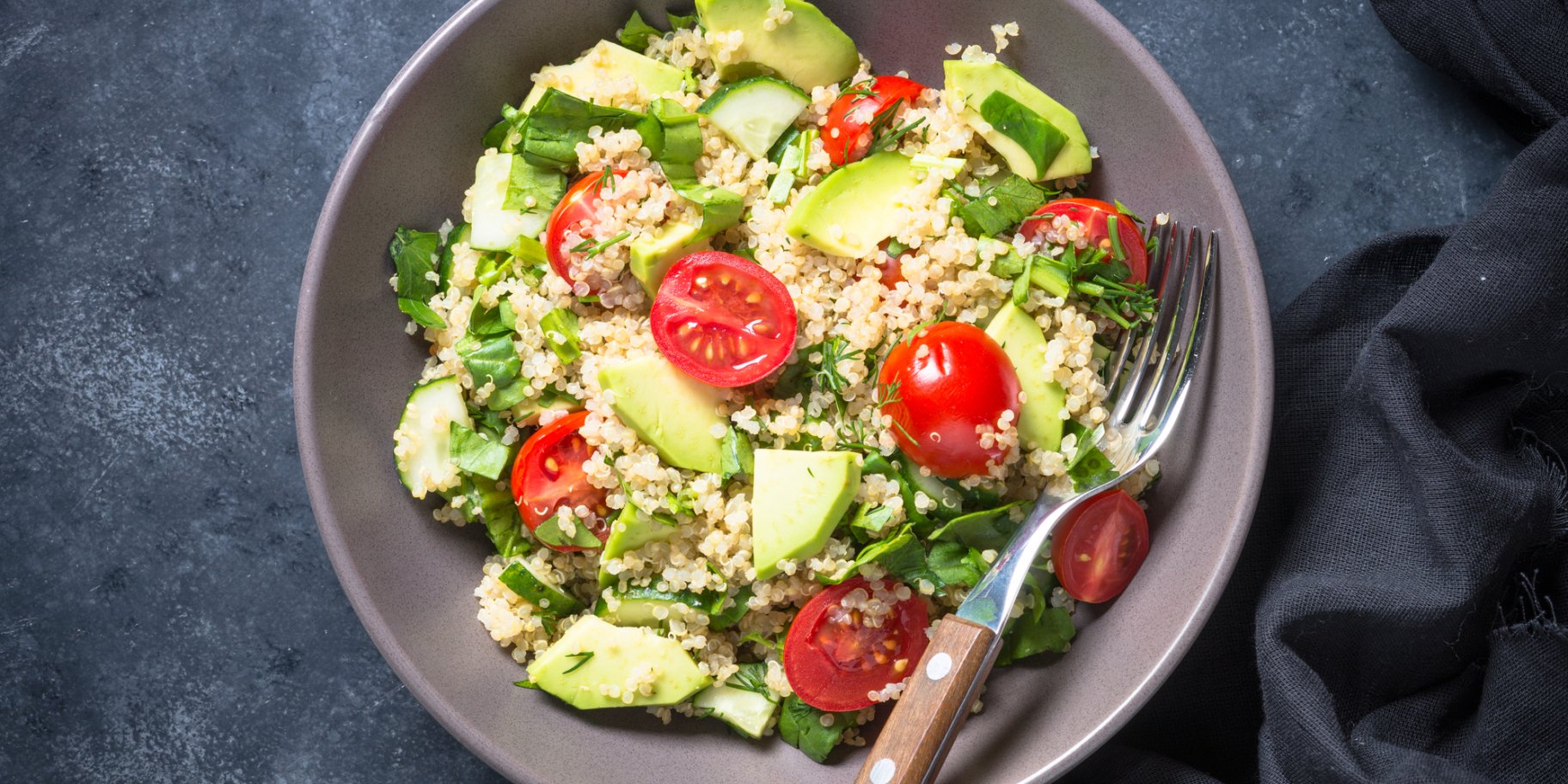 Салат з авокадо та кіноа