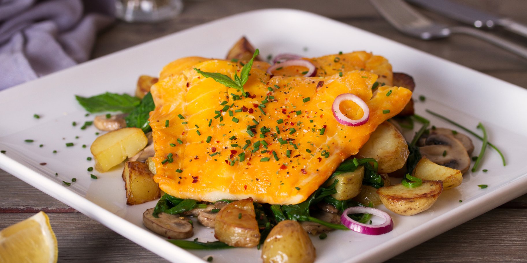 Риба зі шпинатом і грибами