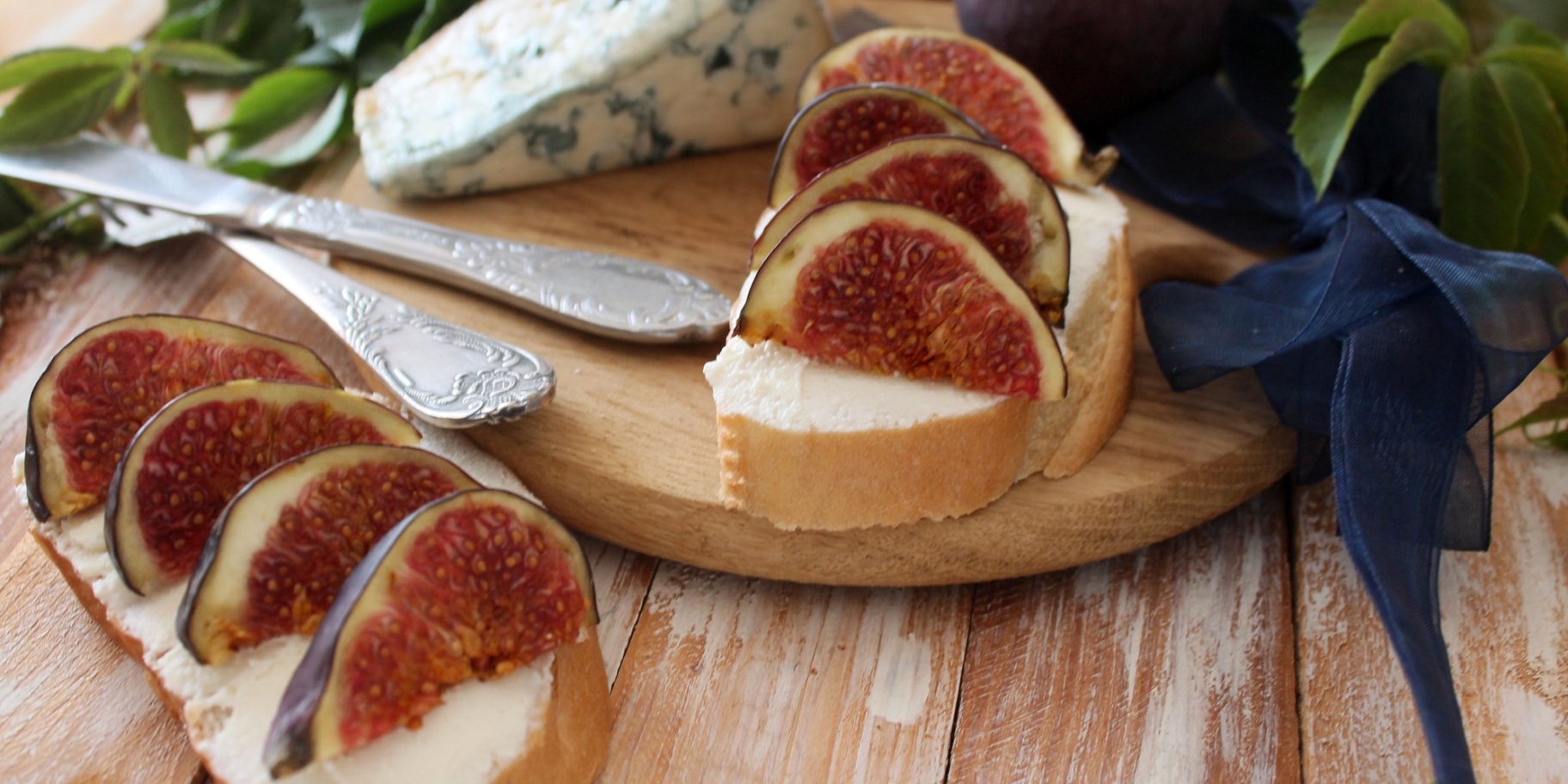 Брускети з карамелізованим інжиром