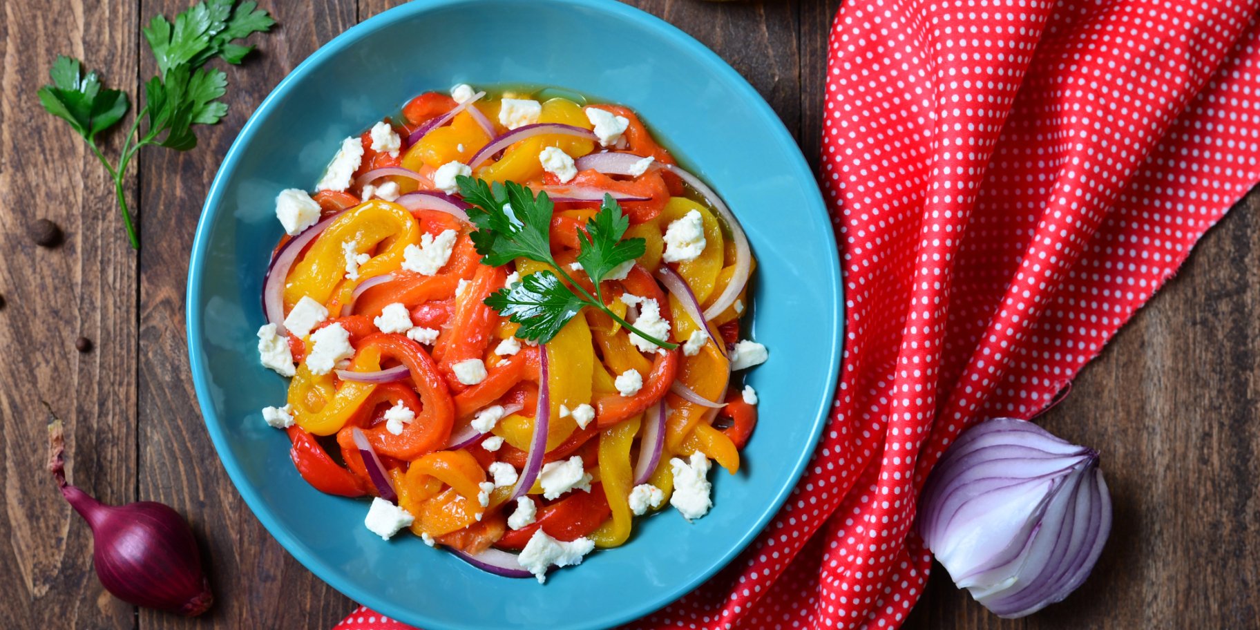 Салат з болгарським перцем, томатами та фетою