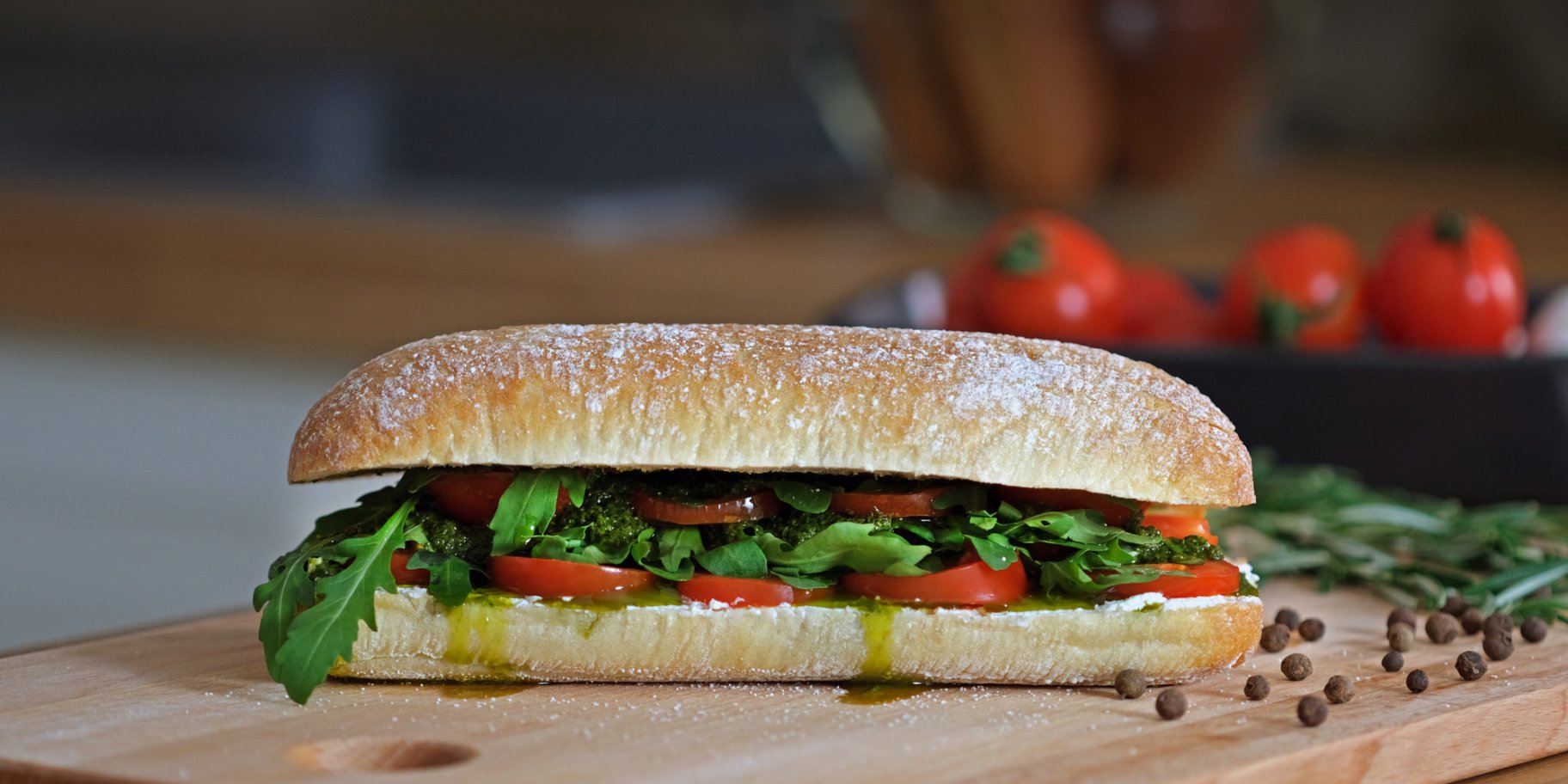 Сандвіч з моцарелою та томатами