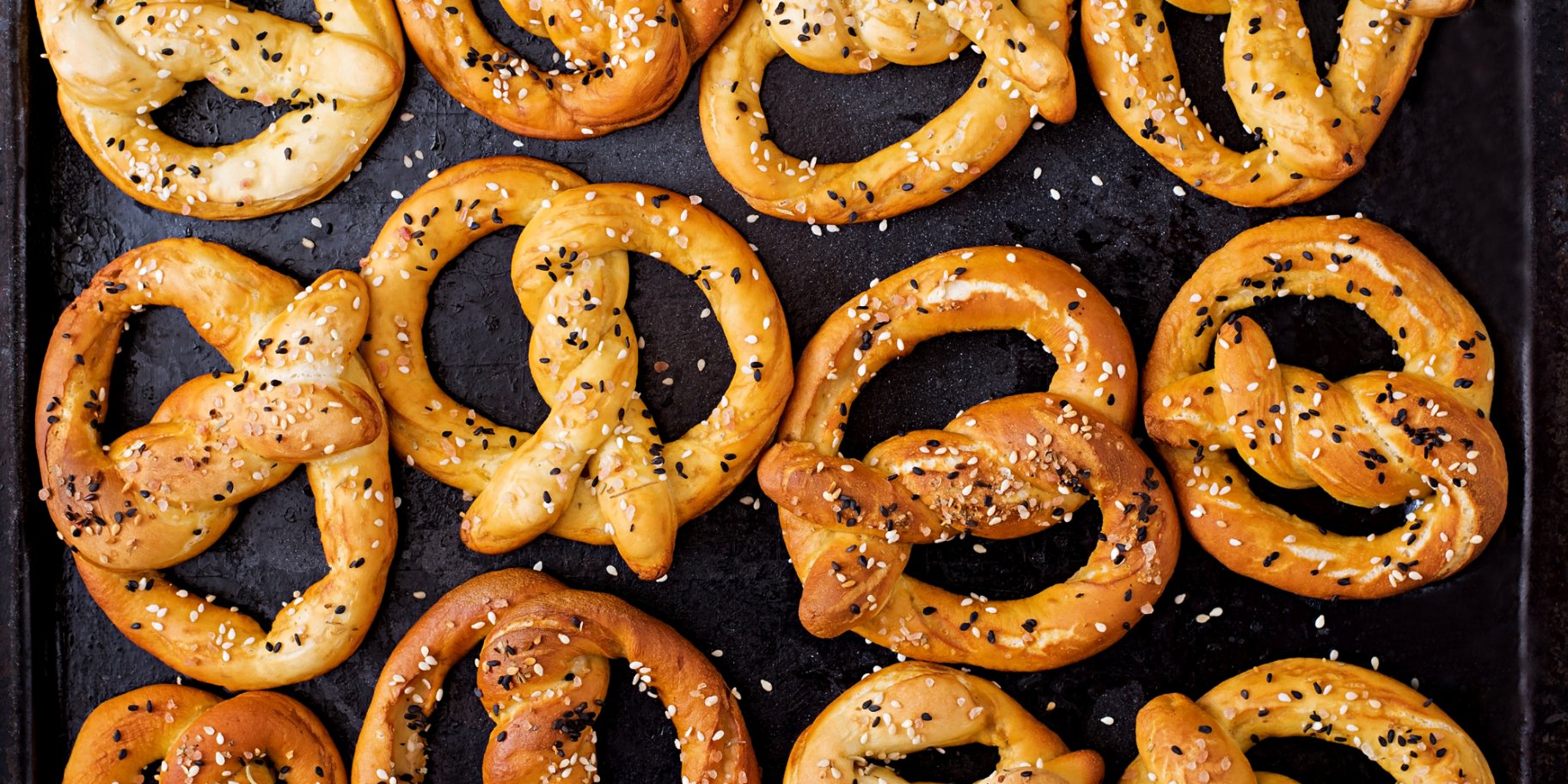 Кренделі з кунжутом