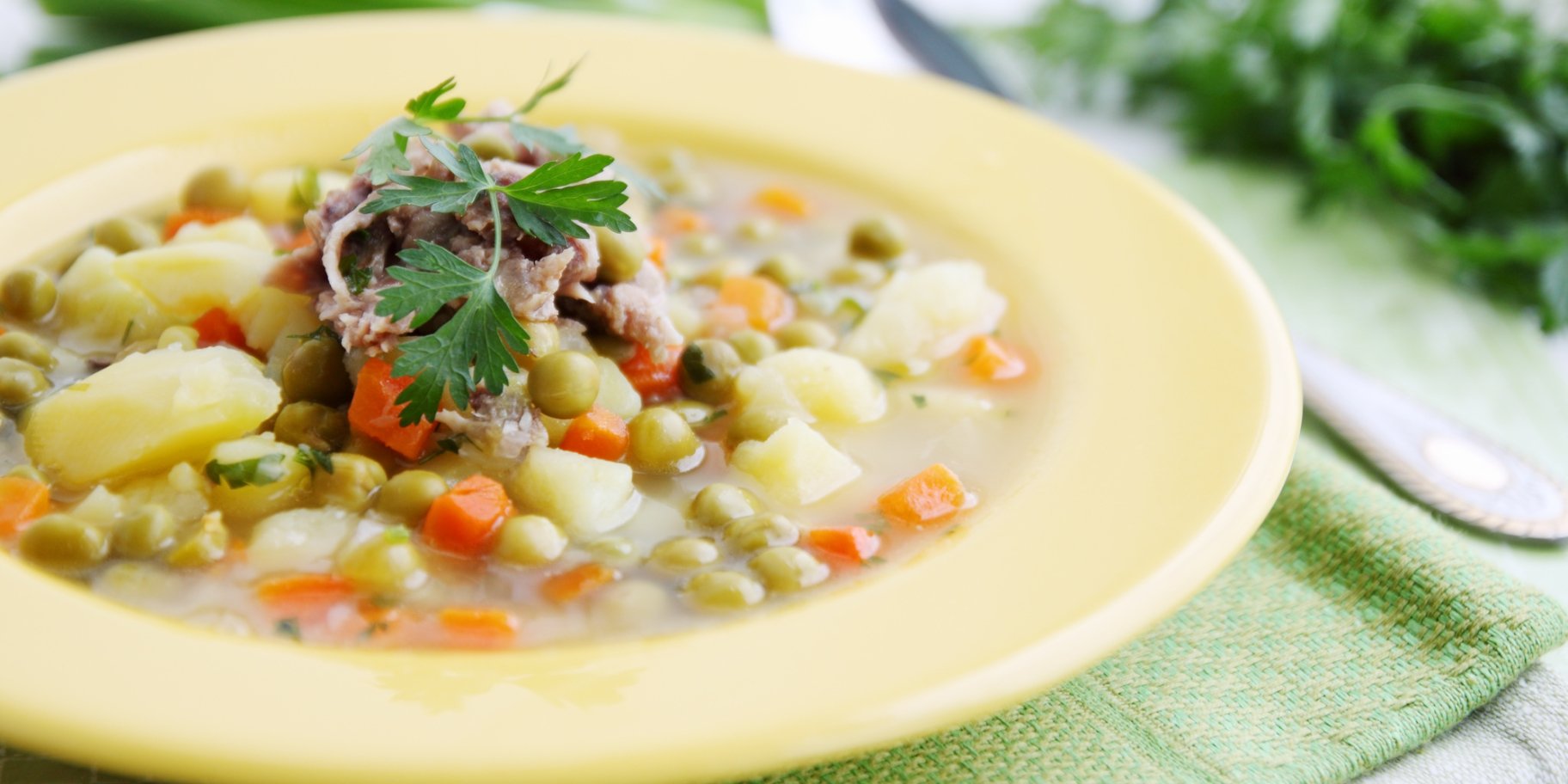 Суп з молодим горошком