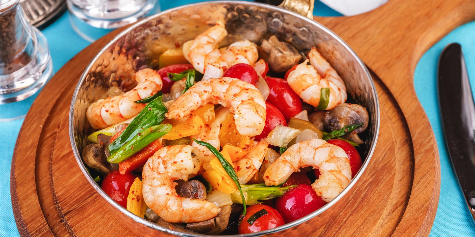 Креветки з овочами