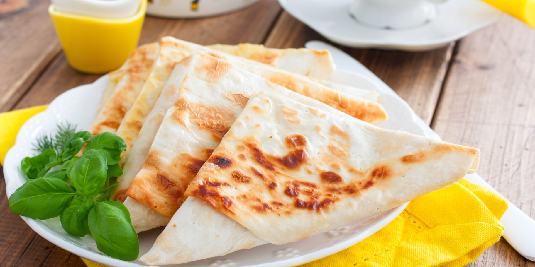 Конвертики з лаваша з лососем: рецепт