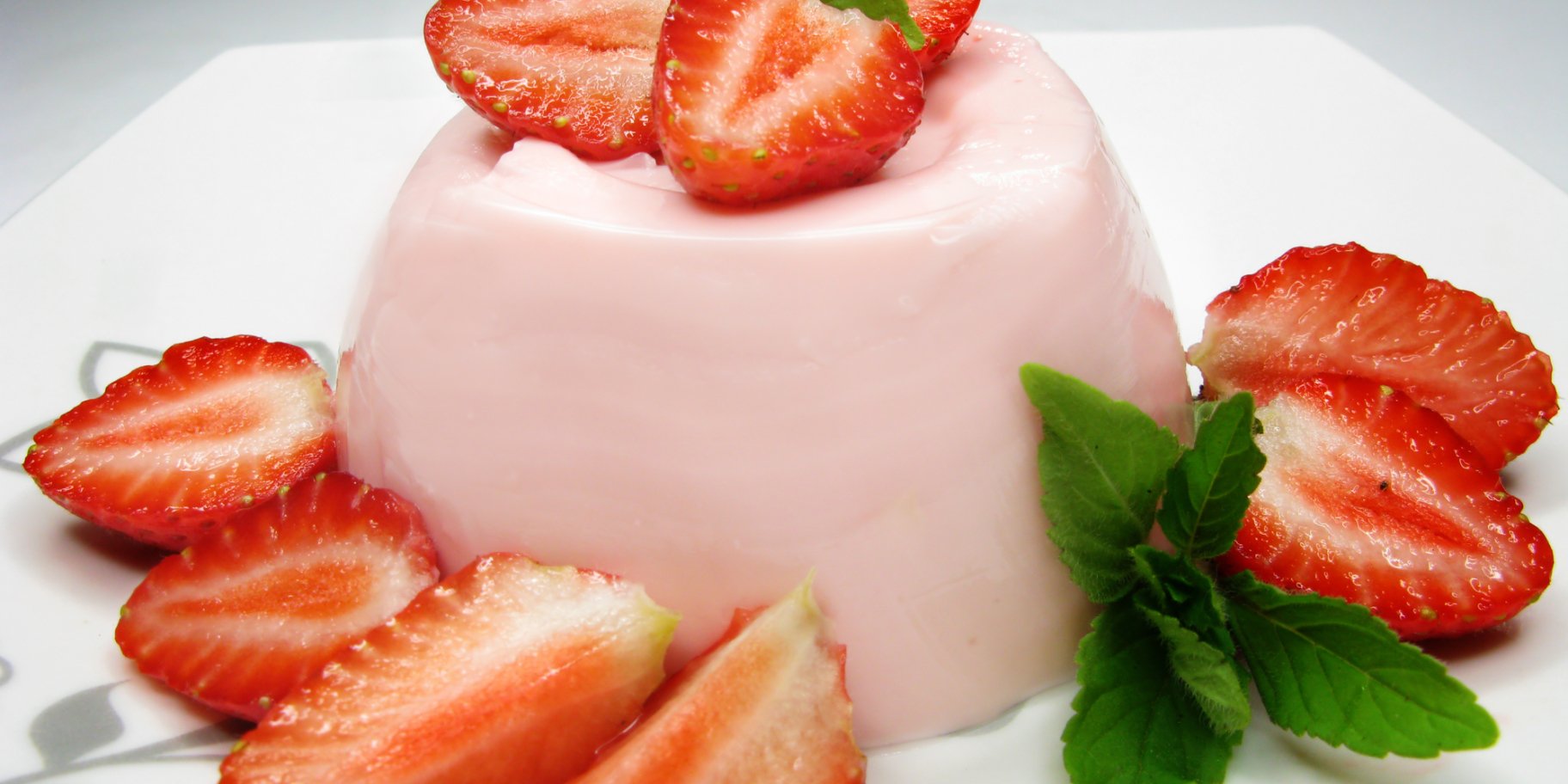 Полуничний пудинг