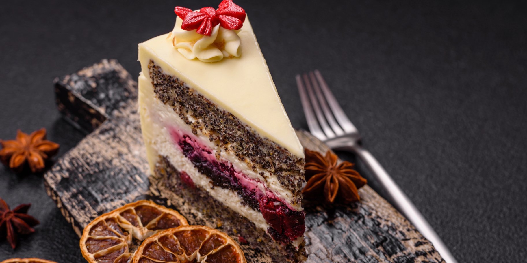 Пляцок з маком і вишнями