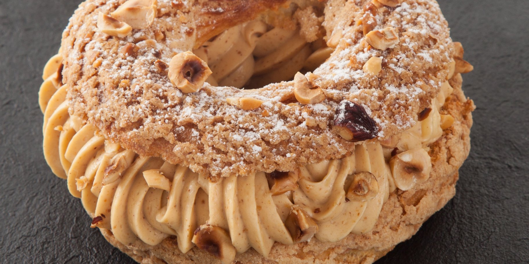 Заварне тістечко з начинкою з праліне