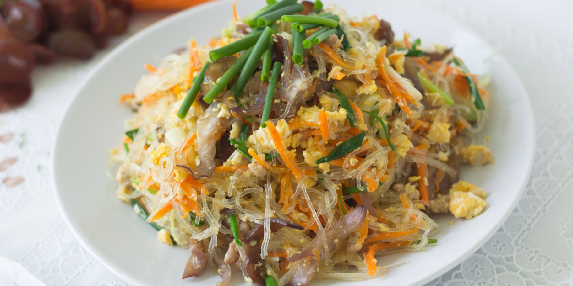 Лапша с овощами и грибами