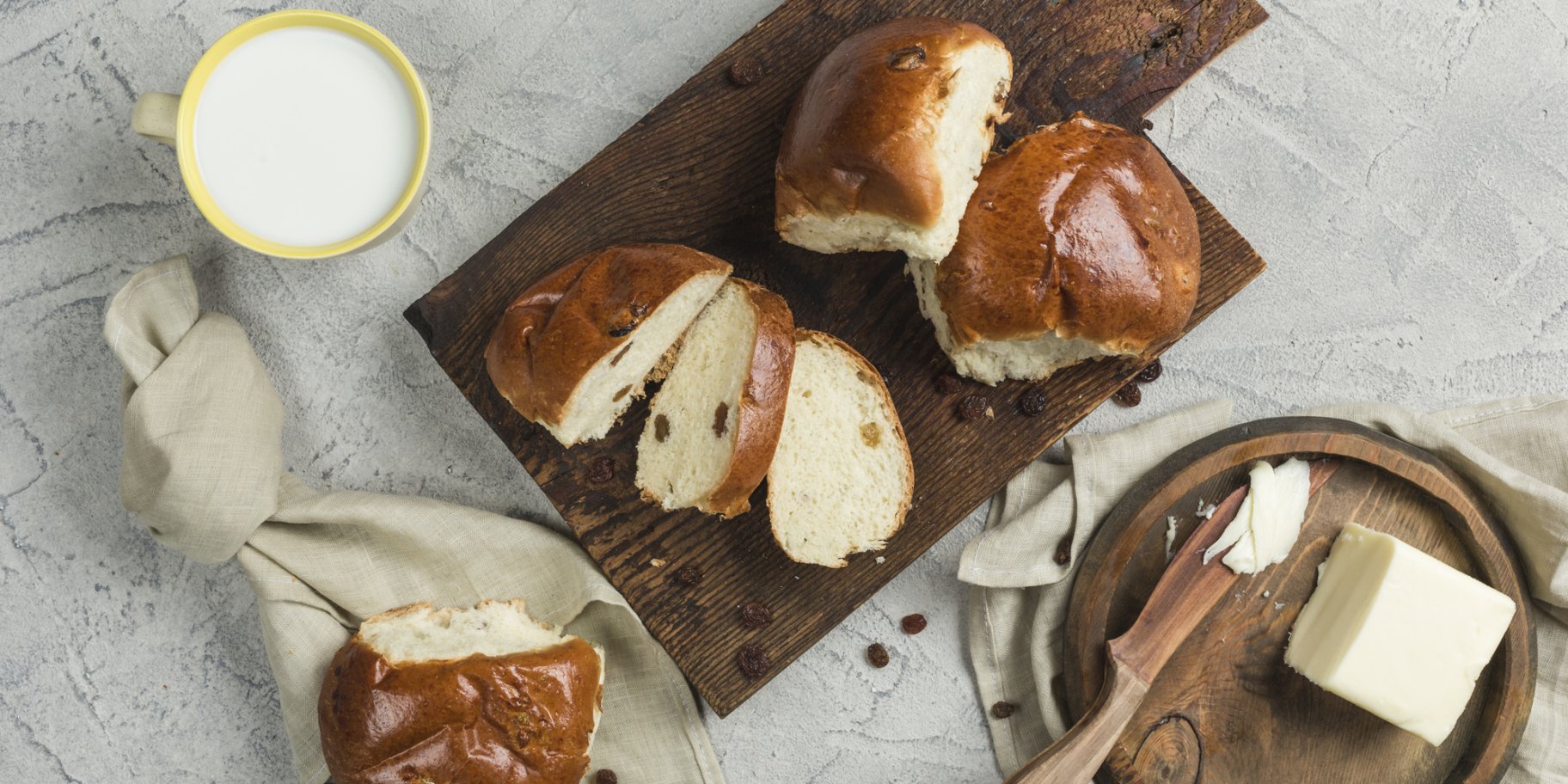 Грузинський солодкий хліб з родзинками