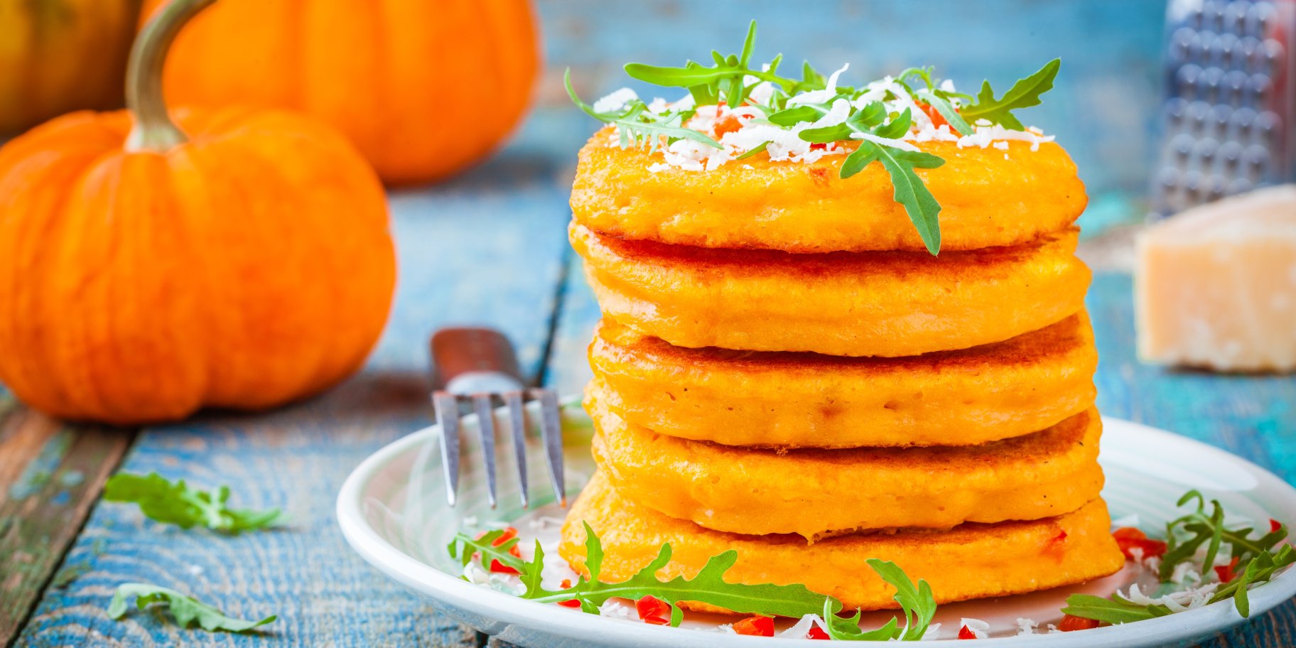 Гарбузові сирники з начинкою з твердого сиру