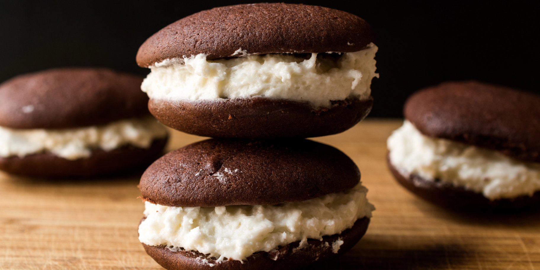 Шоколадні вупі-пай з вершковим кремом