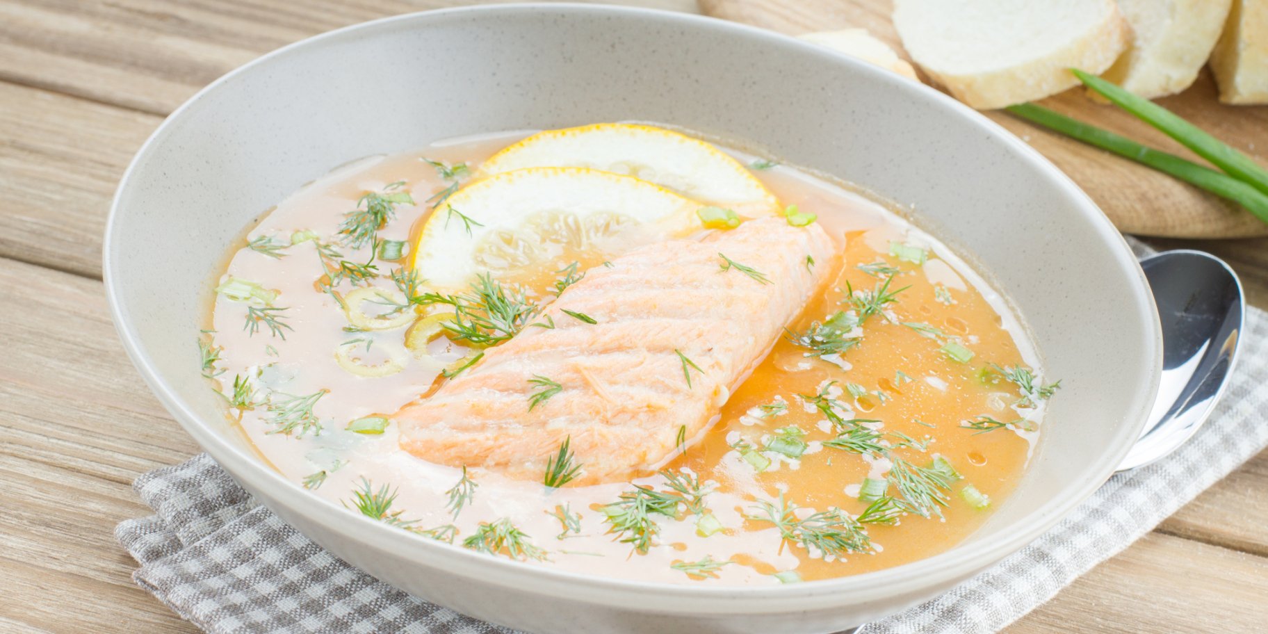 Рибний суп з горіхами