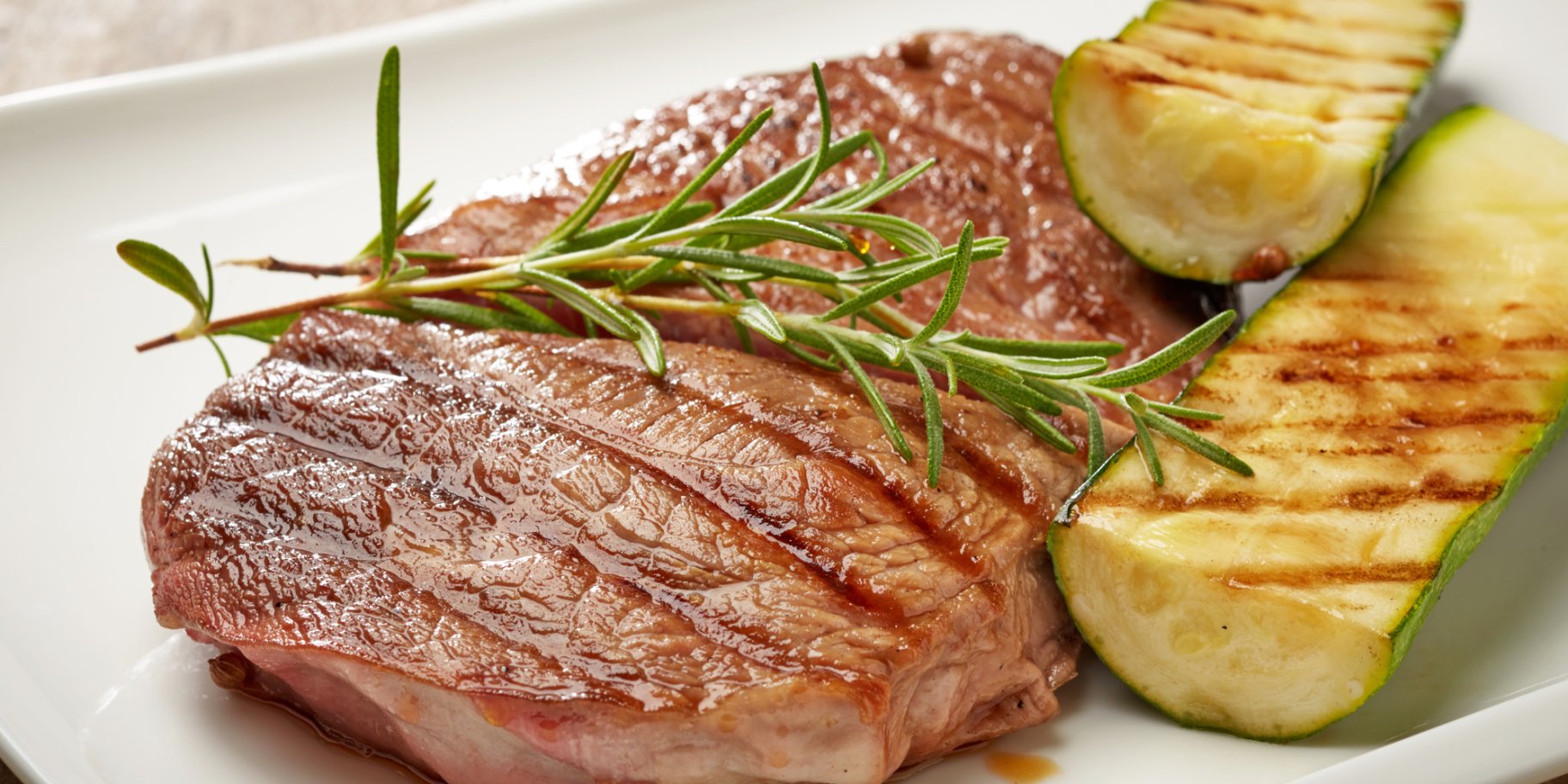 Яловичий стейк з цукіні