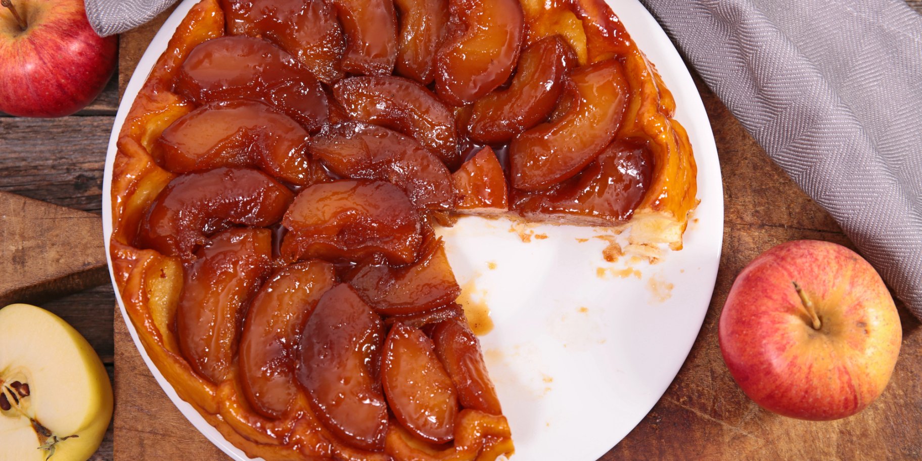 Тарт татен з яблуками та горіхами