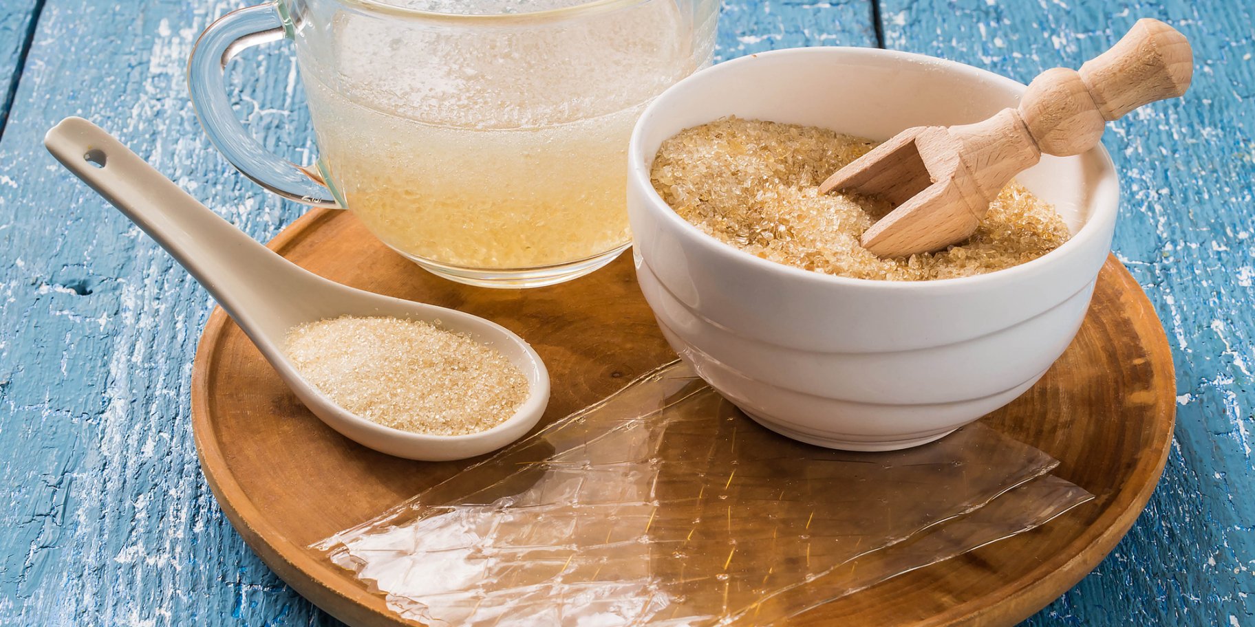 Желатин листовой и россыпной.