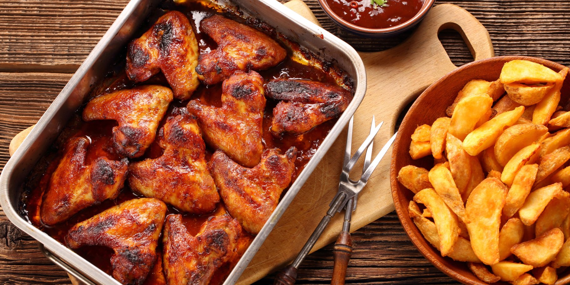 Курячі крильця з картоплею