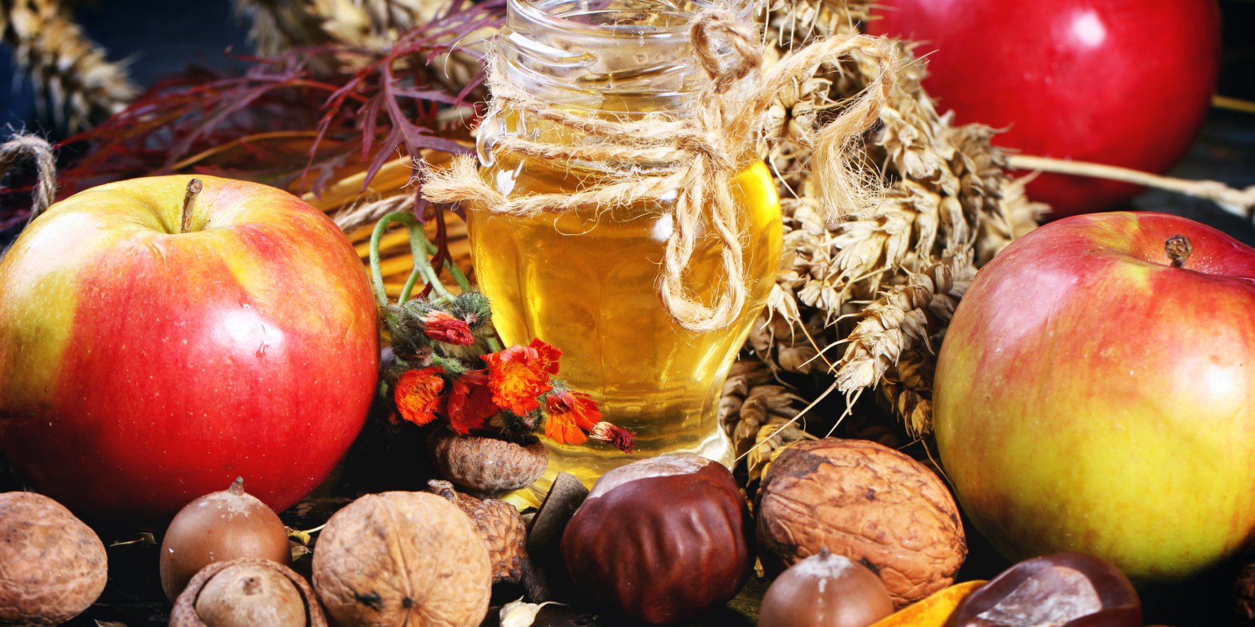 Горіховий Спас, яблука, мед, горіхи