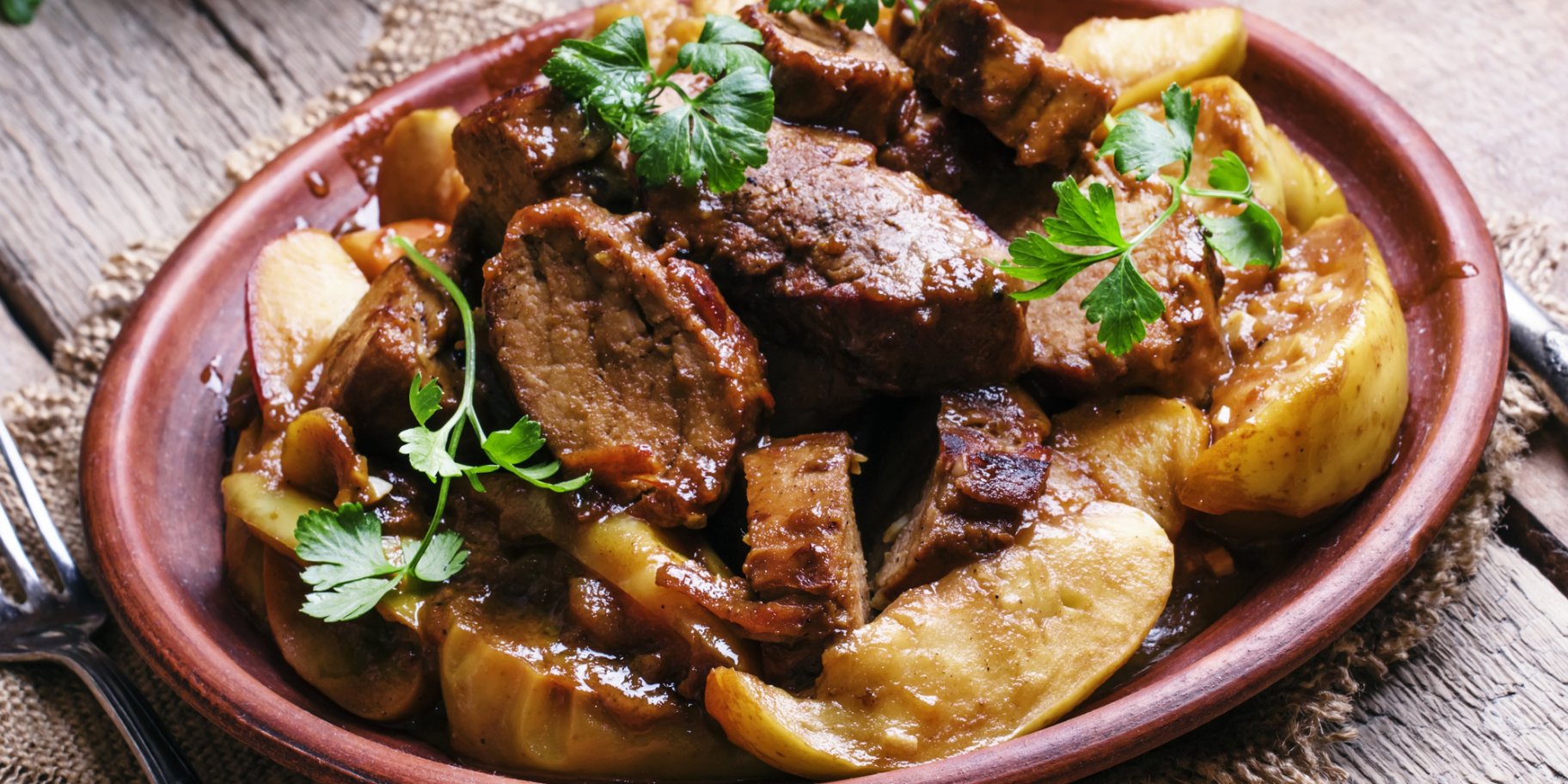 Говядина с яблоками