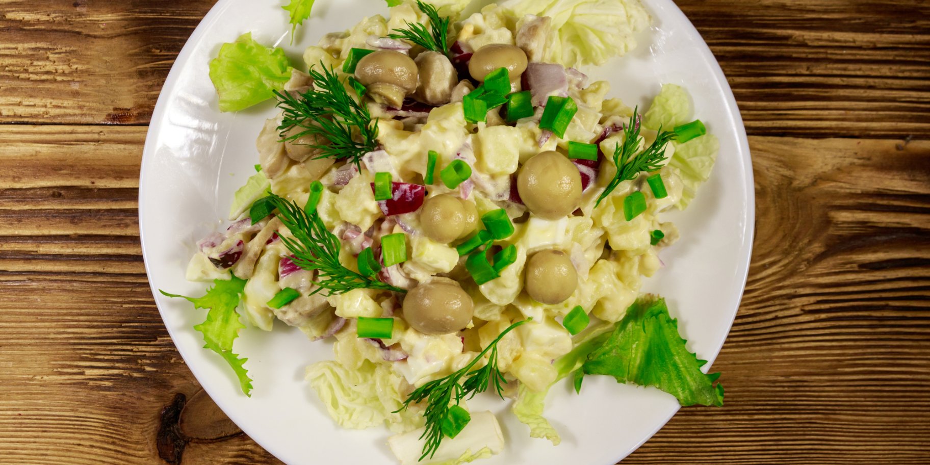 Салат с грибами, картофелем и яйцами