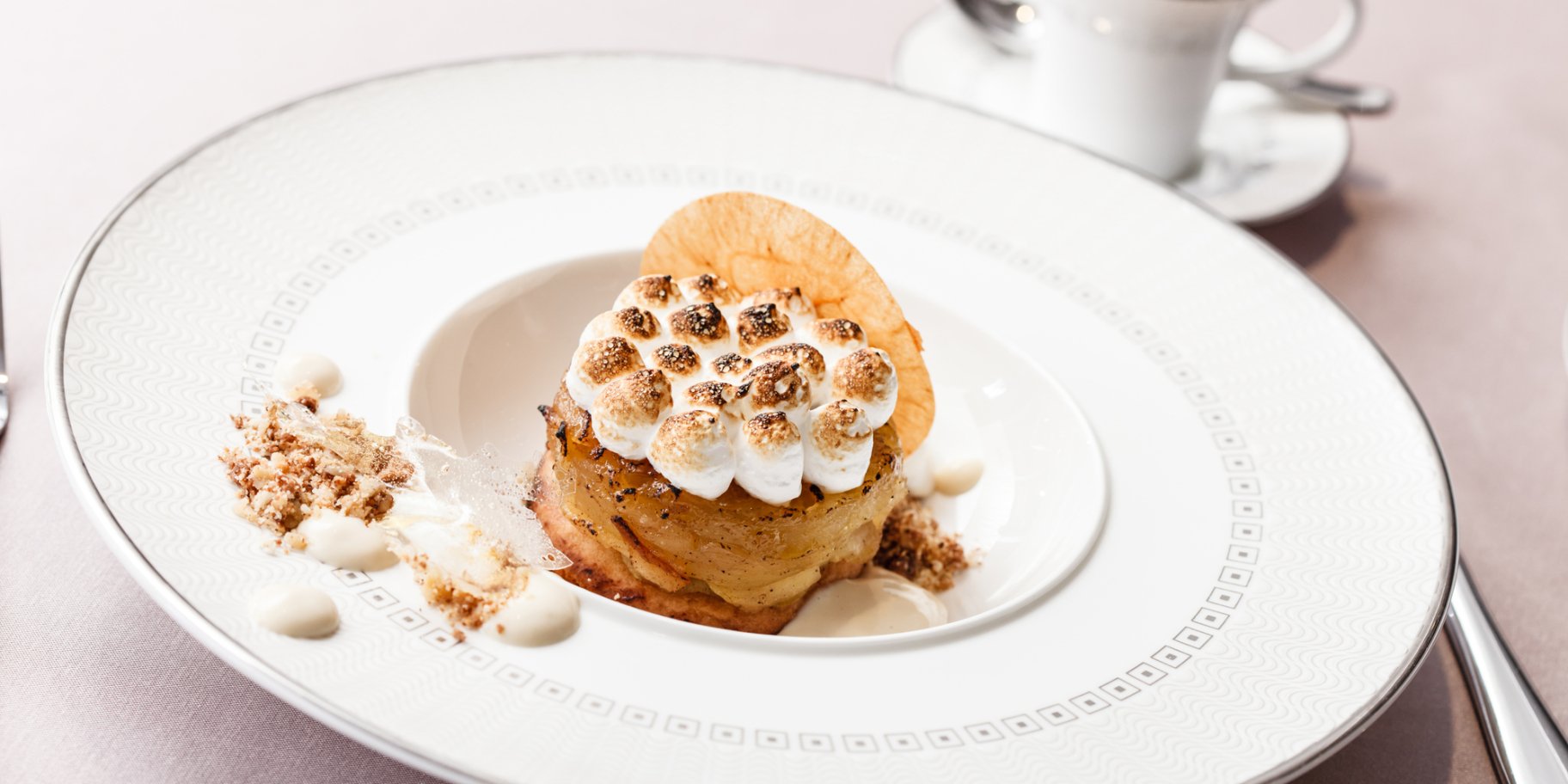 Яблочный пирог с безе