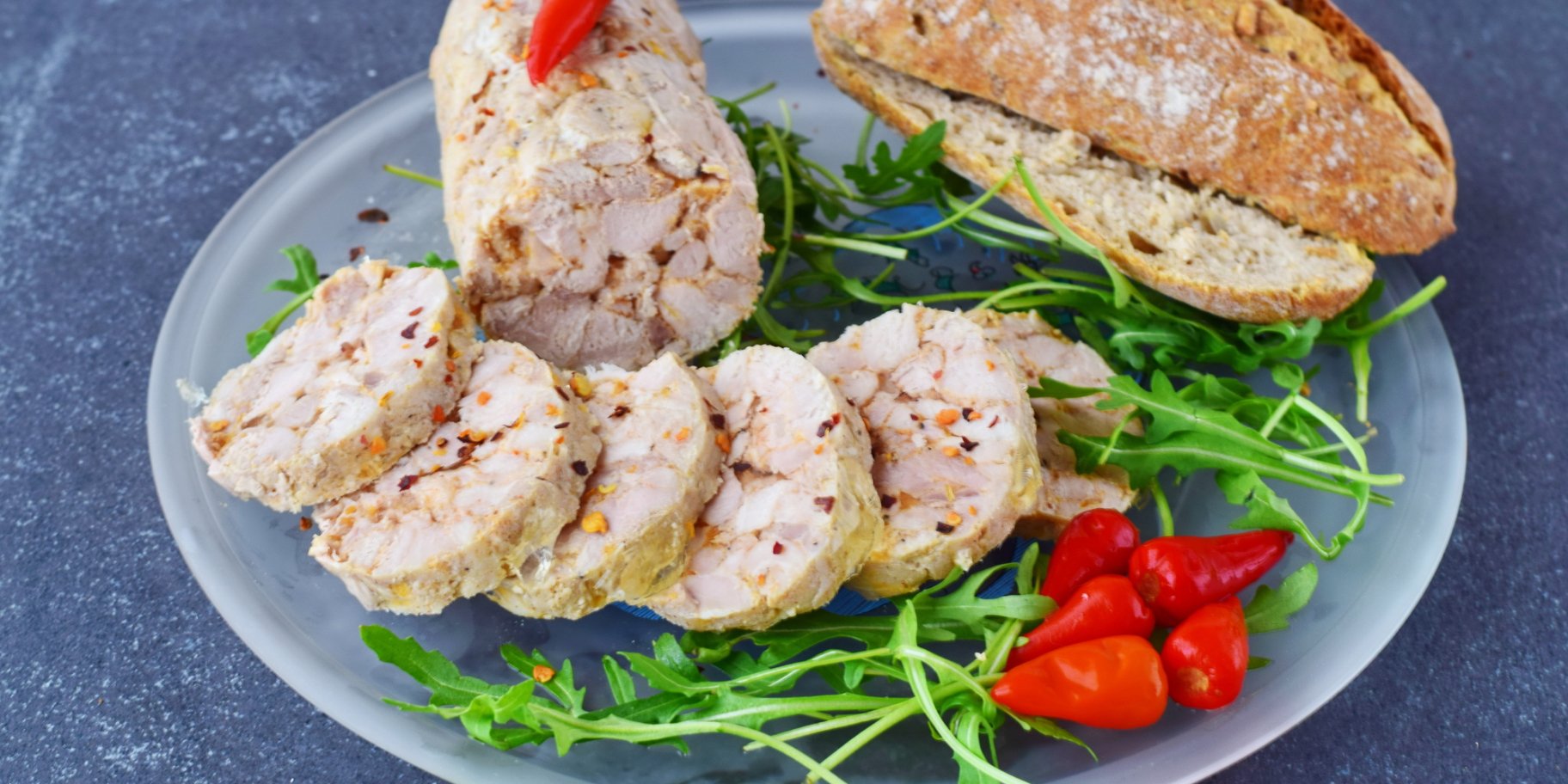 Курячий рулет у рукаві