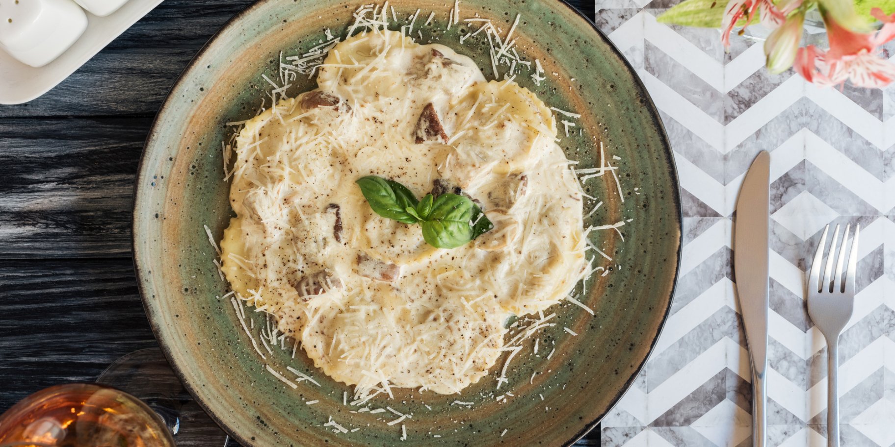 Равіолі з кисломолочним сиром і шинкою