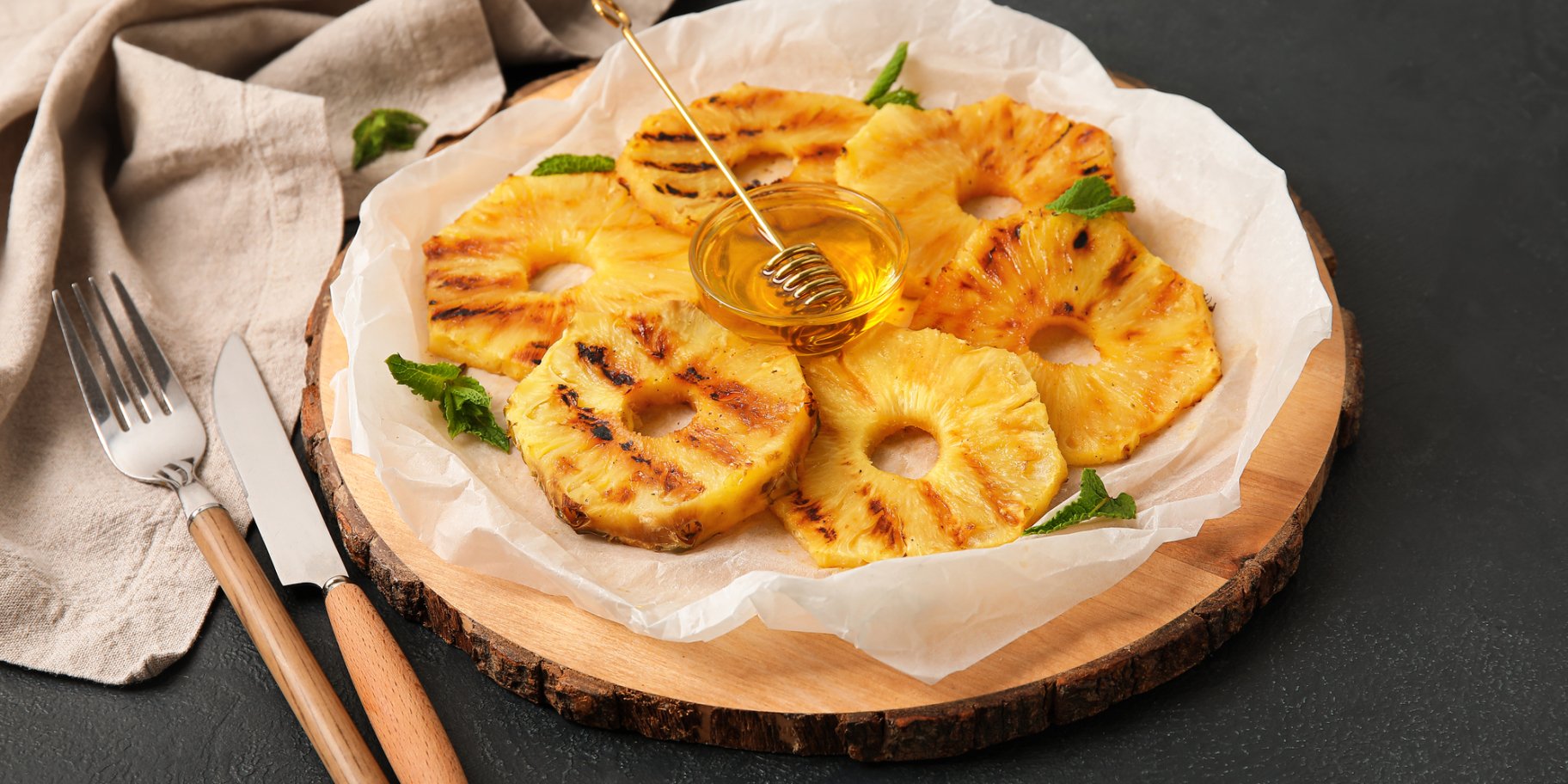 Ананас на грилі