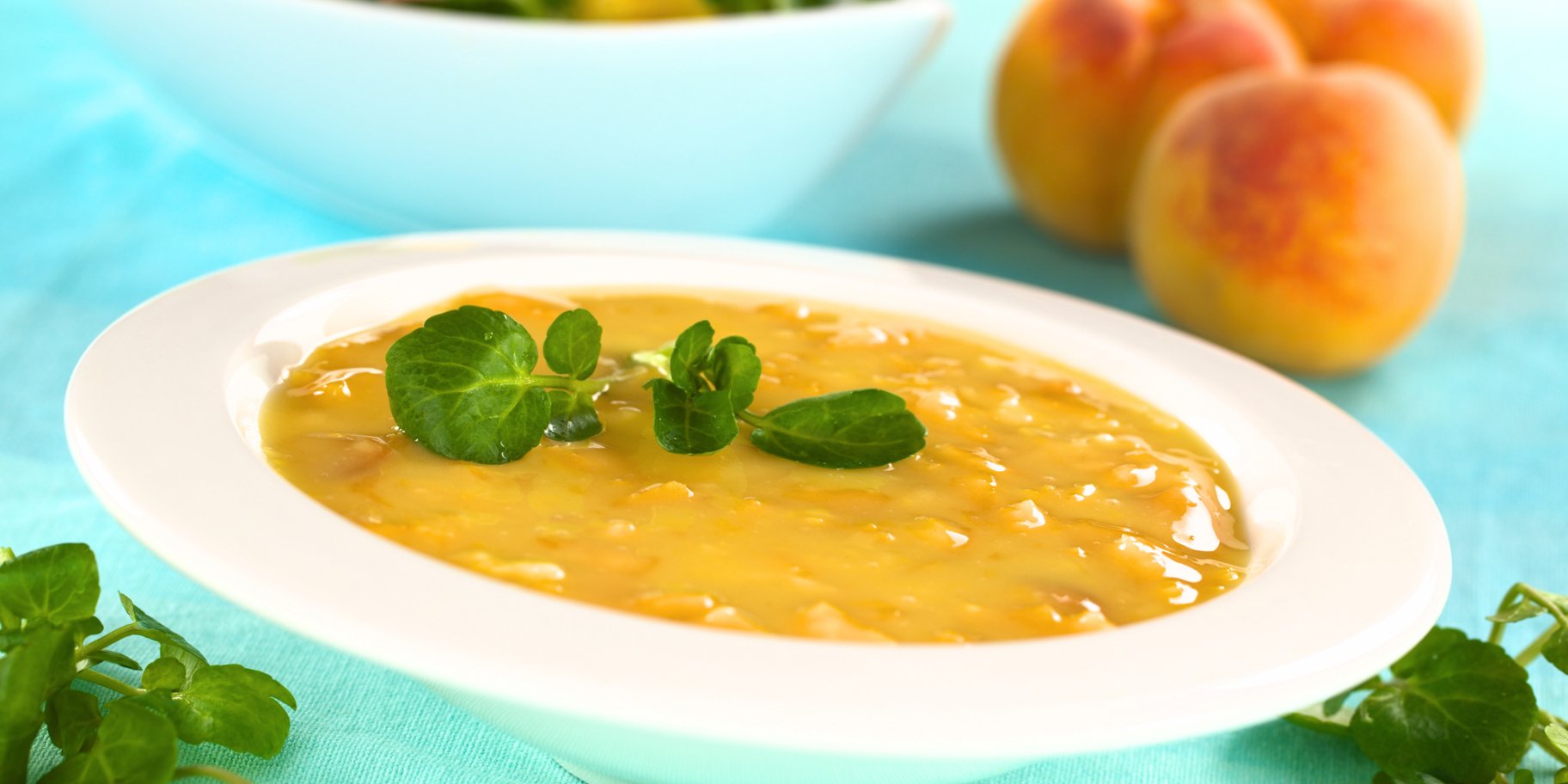 Холодний персиковий суп