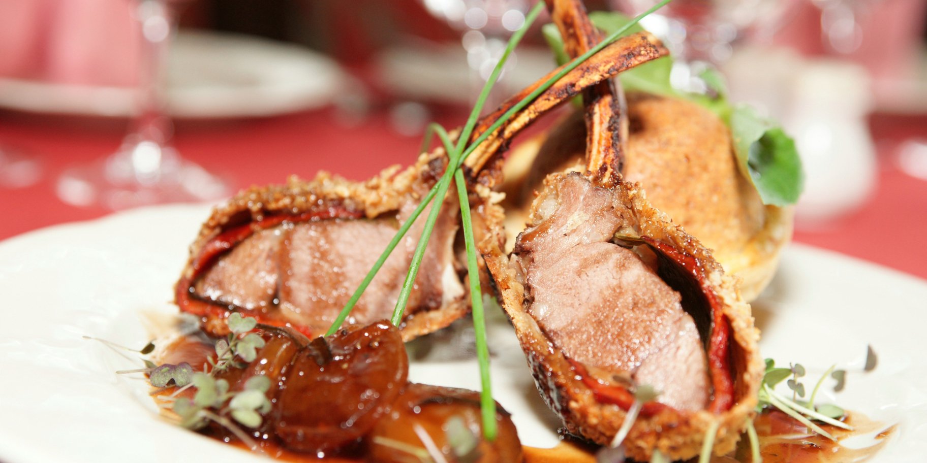 Молочный ягненок по-римски