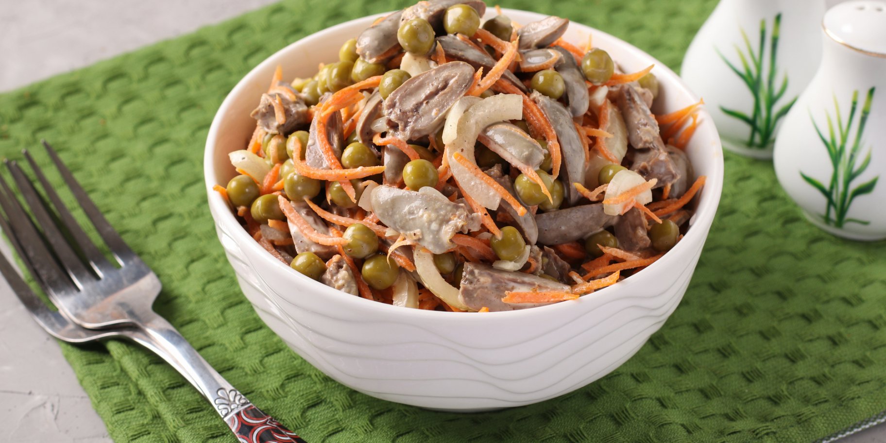 Салат с куриными сердечками — рецепт