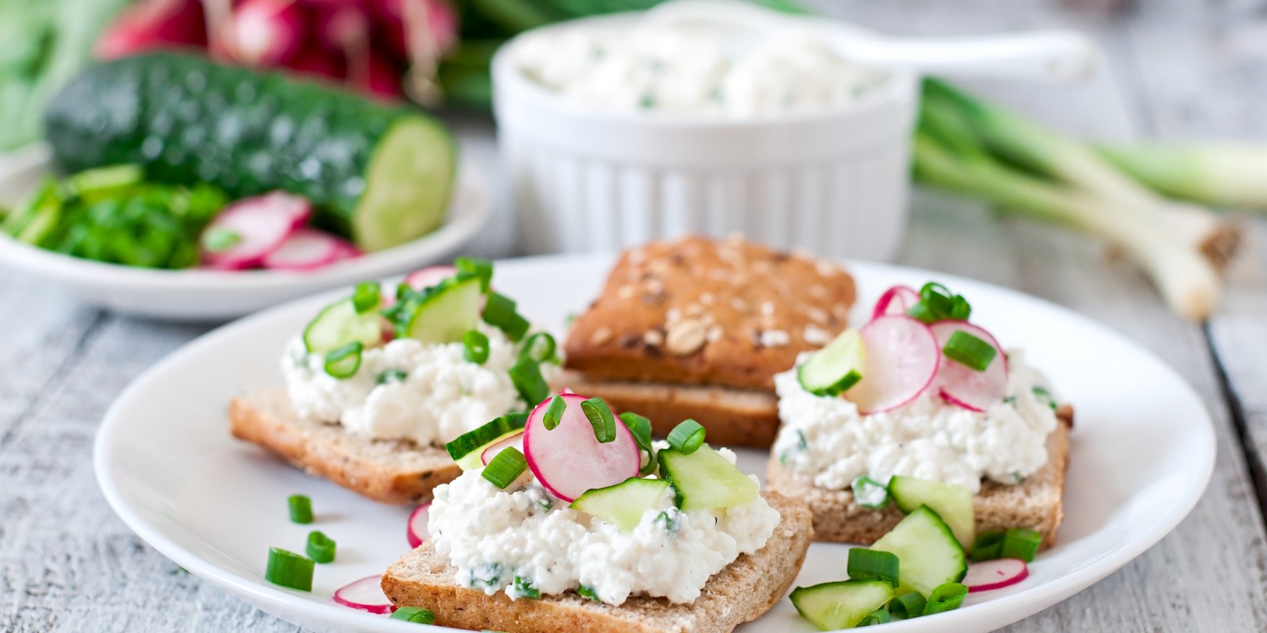 бутерброди з сирною намазкою