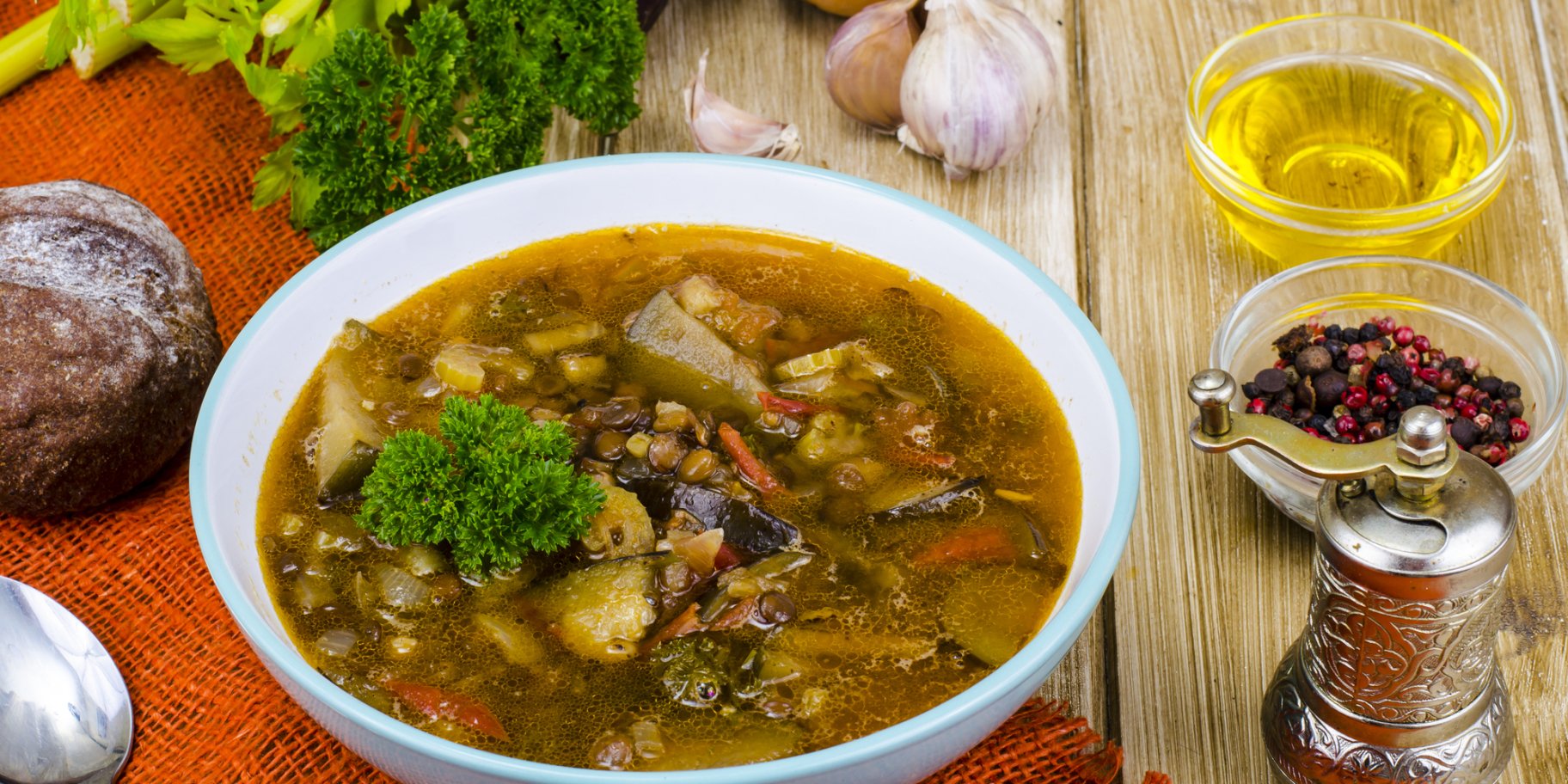 Суп з грибами та сочевицею