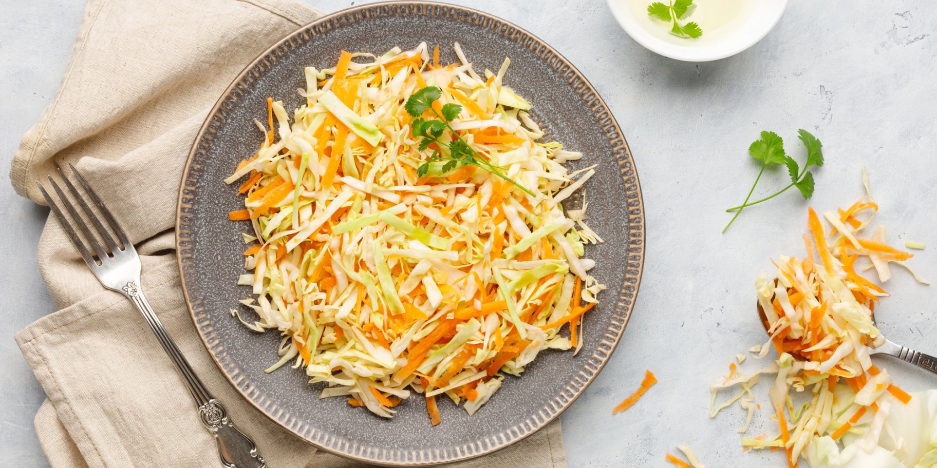 Салат з капусти, селери і моркви