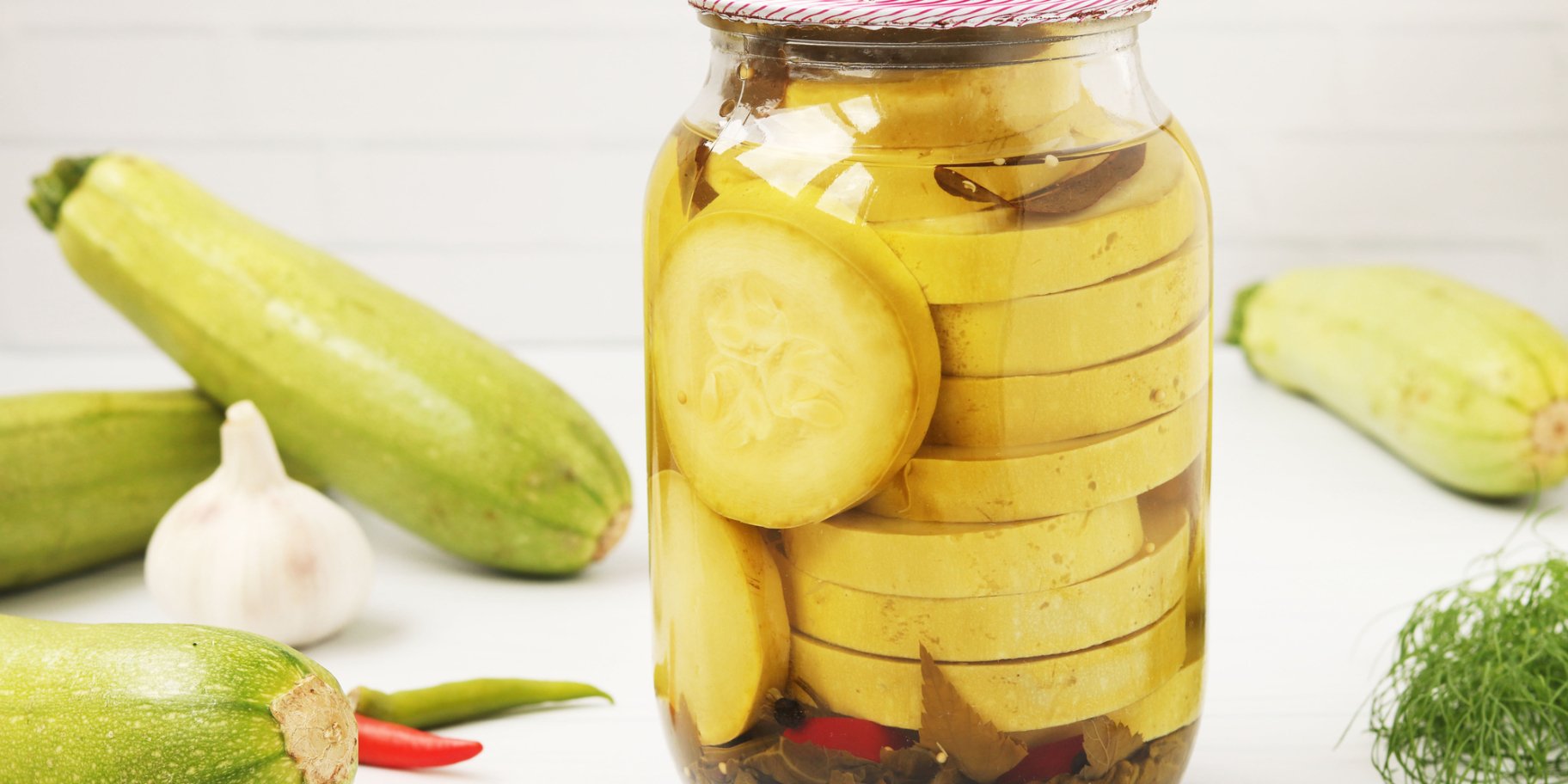 Пікантні кабачки з чилі на зиму