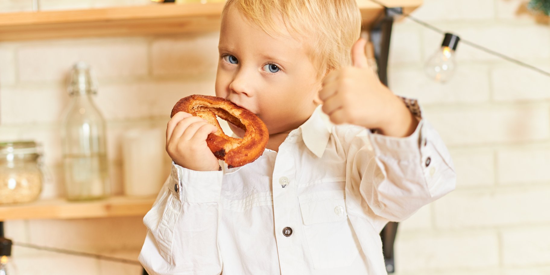 дитина хліб