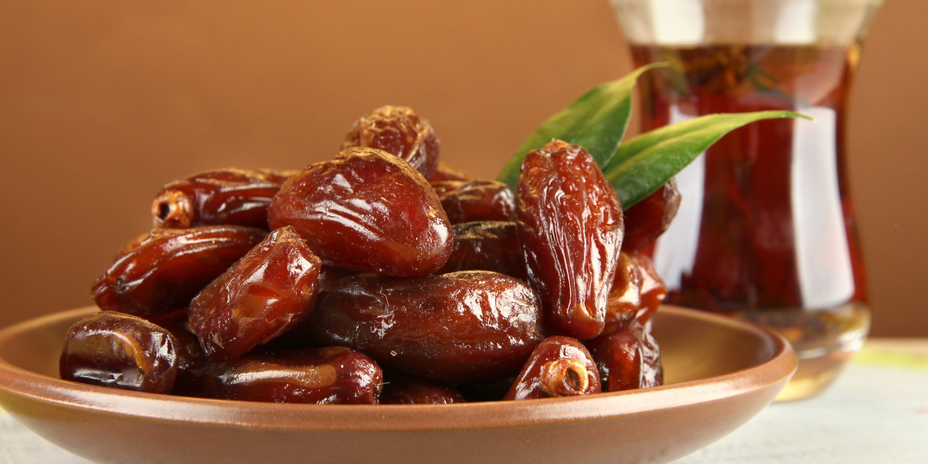 Фініки на тарілці