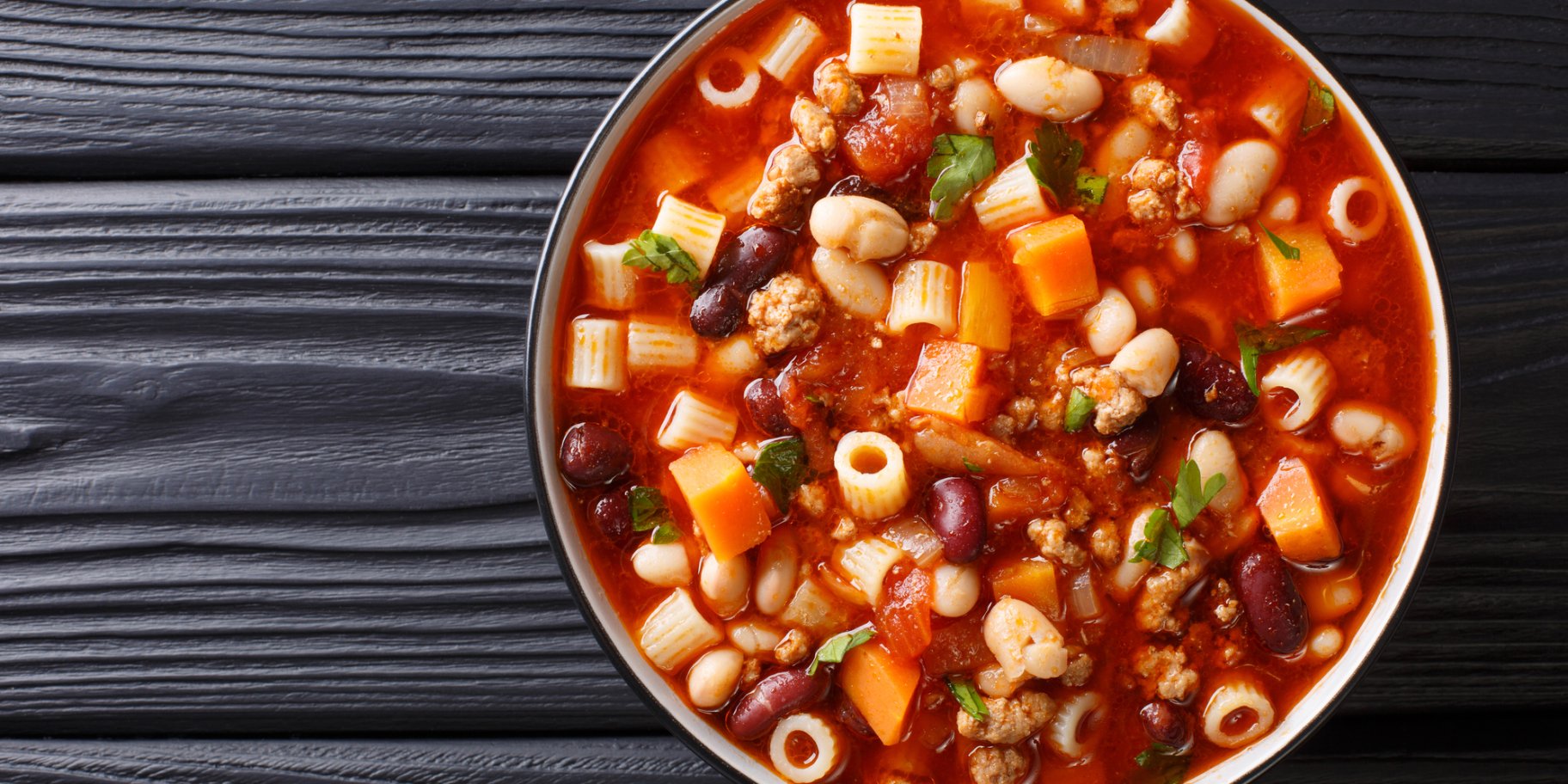 Паста с квасолею і томатами