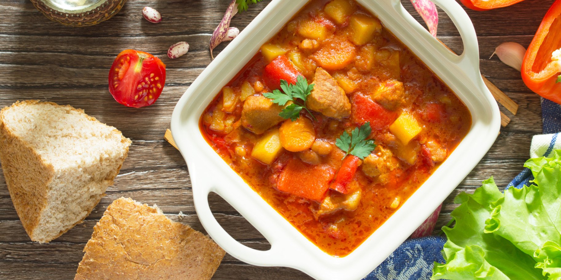 Гуляш з квасолею