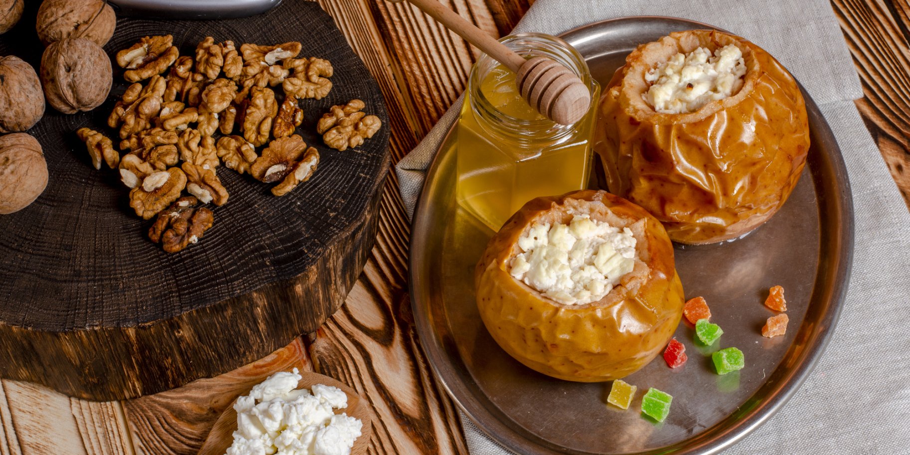 Печені яблука із сиром в мультиварці