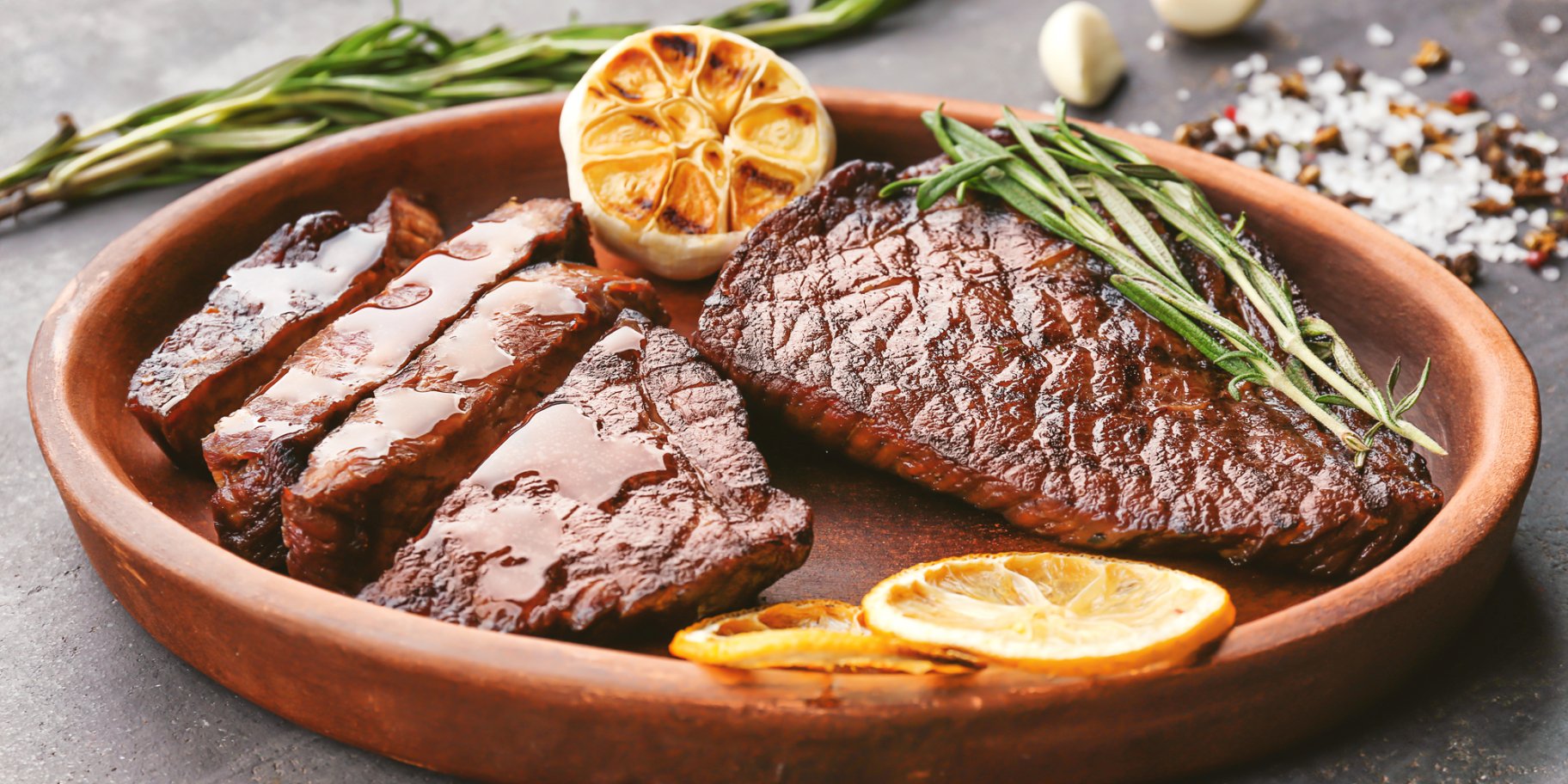 Яловичий стейк з розмарином