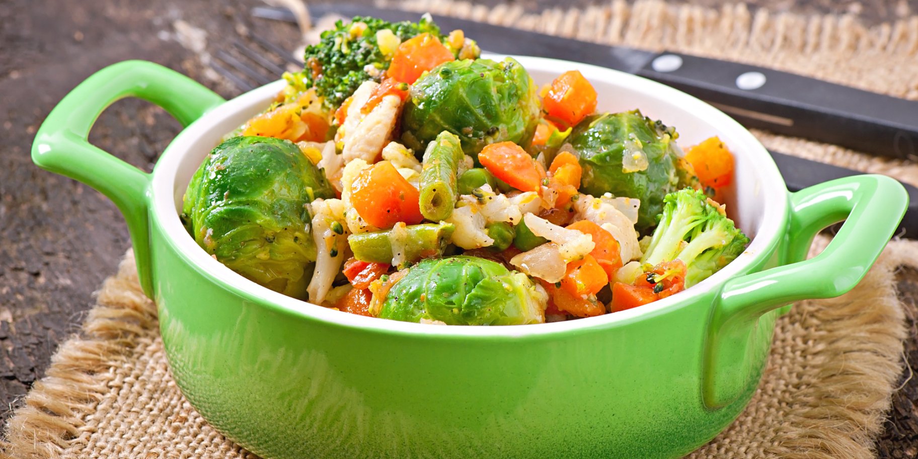 Овочеве рагу з броколі та брюссельською капустою