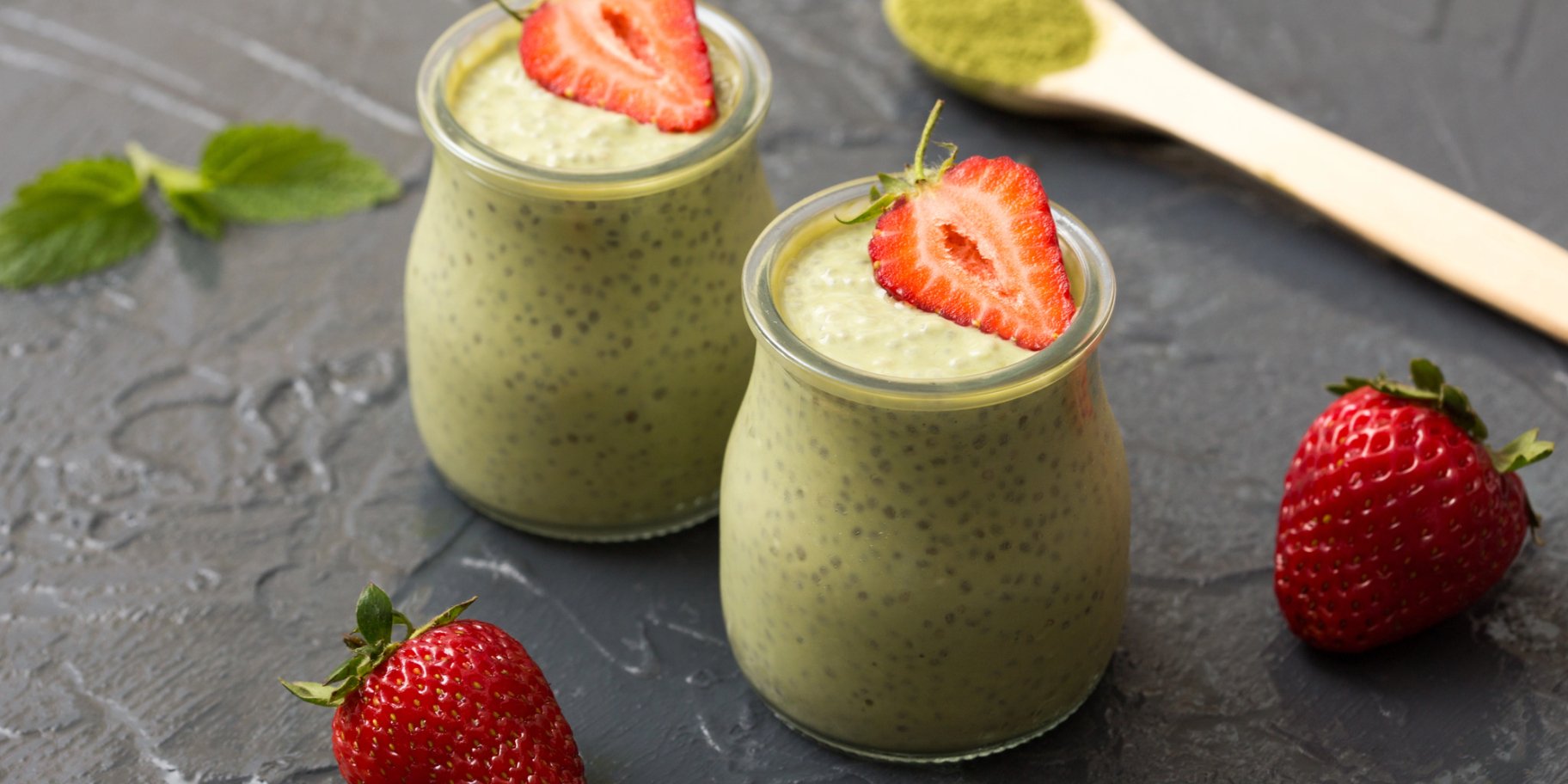 Нічний чіа-пудинг з матчею