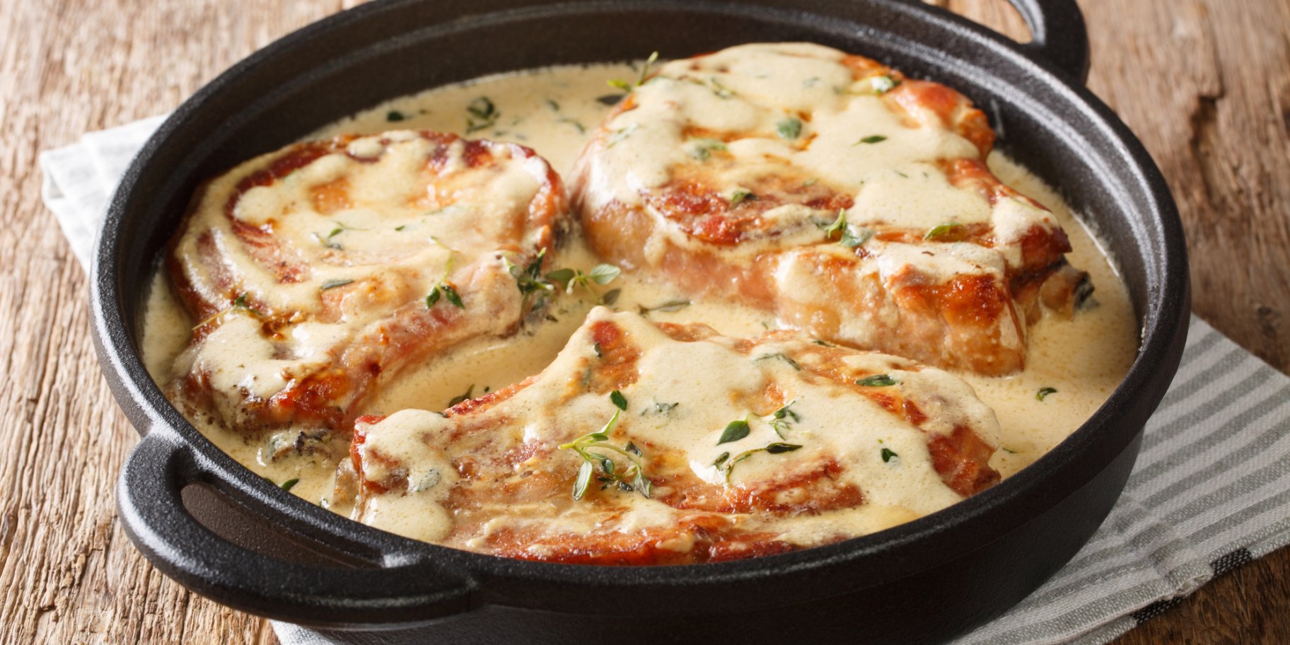 Шніцелі з овочами під вершковим соусом